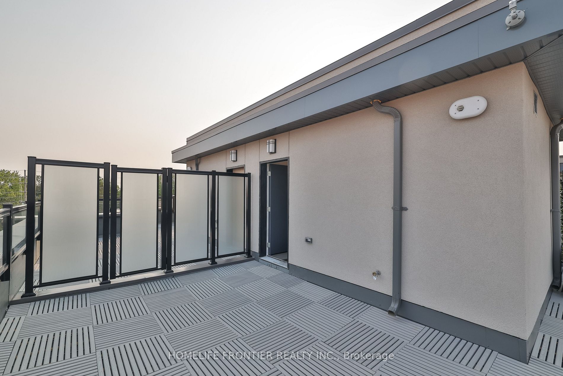 1070 Douglas Mccurdy Com, #224