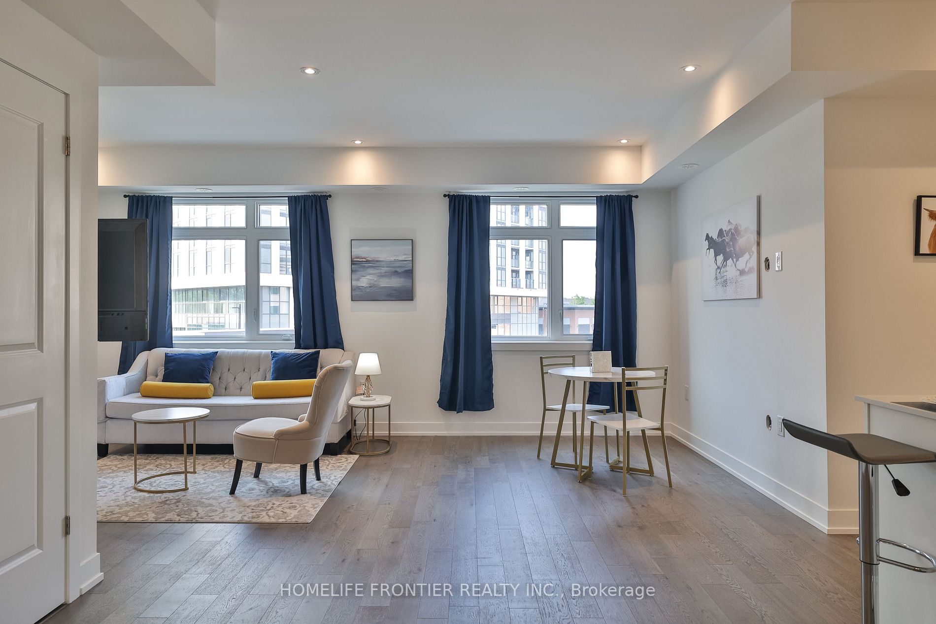 1070 Douglas Mccurdy Com, #224