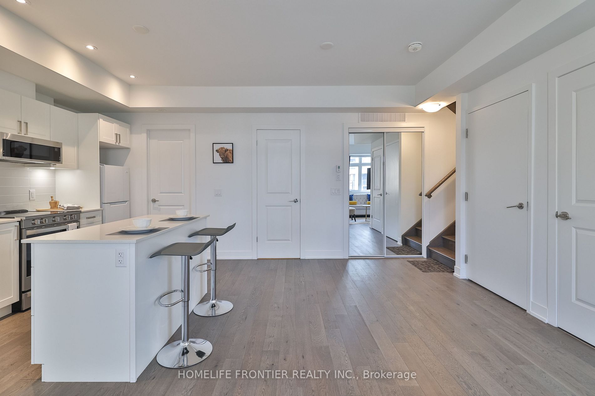 1070 Douglas Mccurdy Com, #224