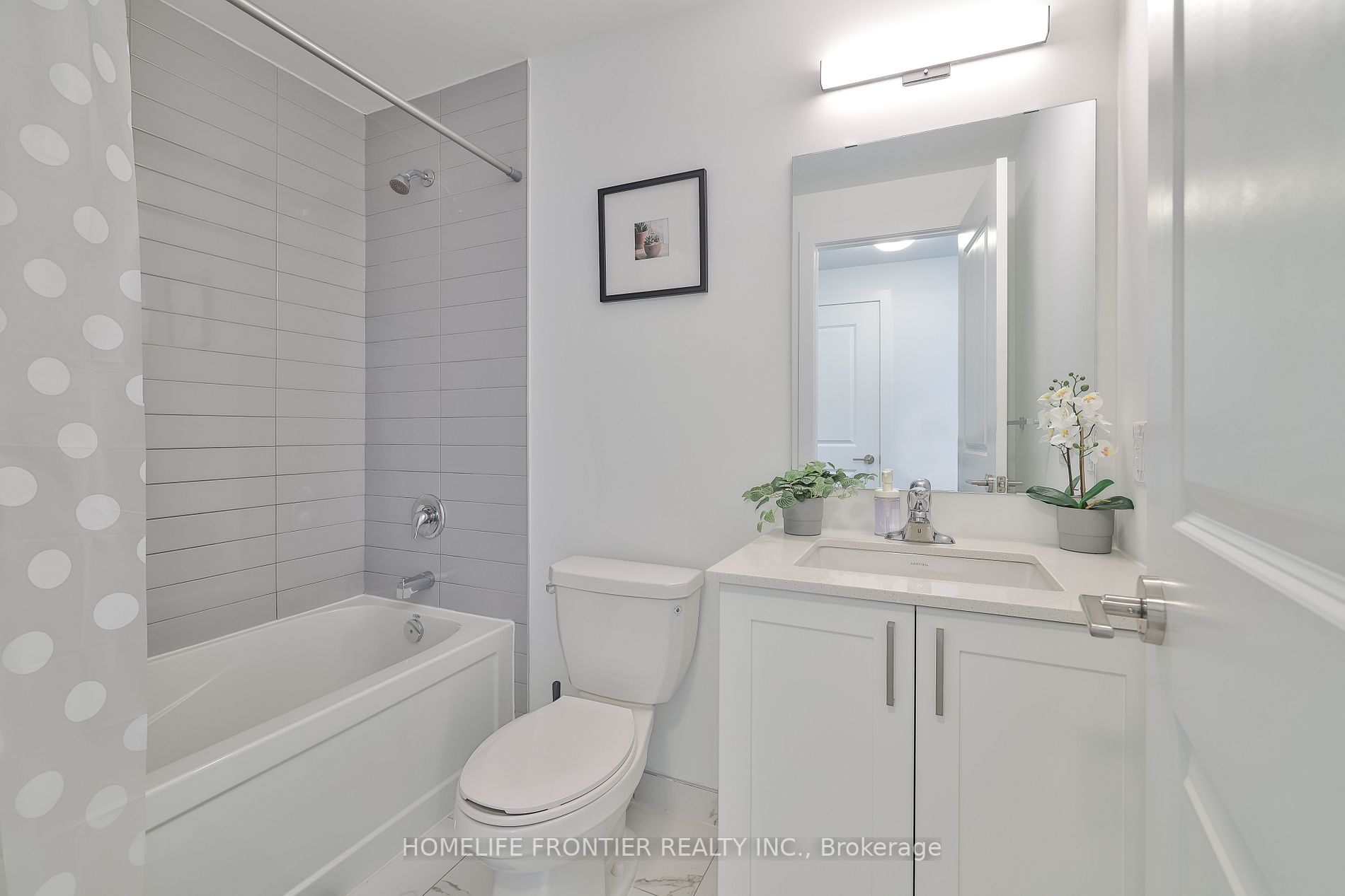 1070 Douglas Mccurdy Com, #224