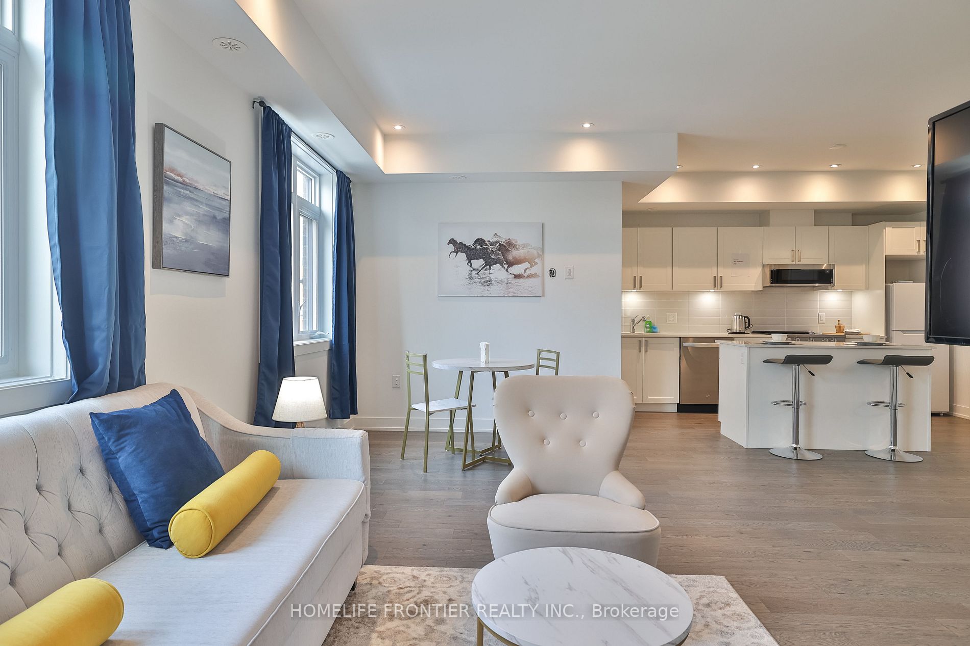 1070 Douglas Mccurdy Com, #224