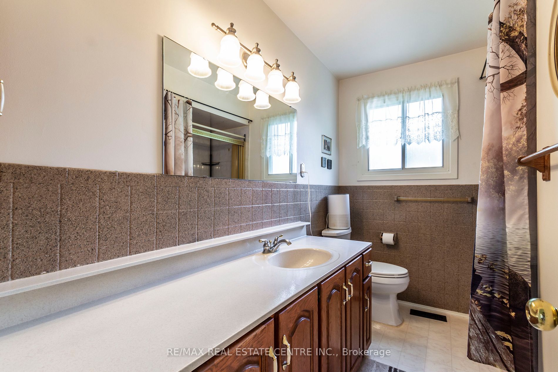 1174 Conyers Cres