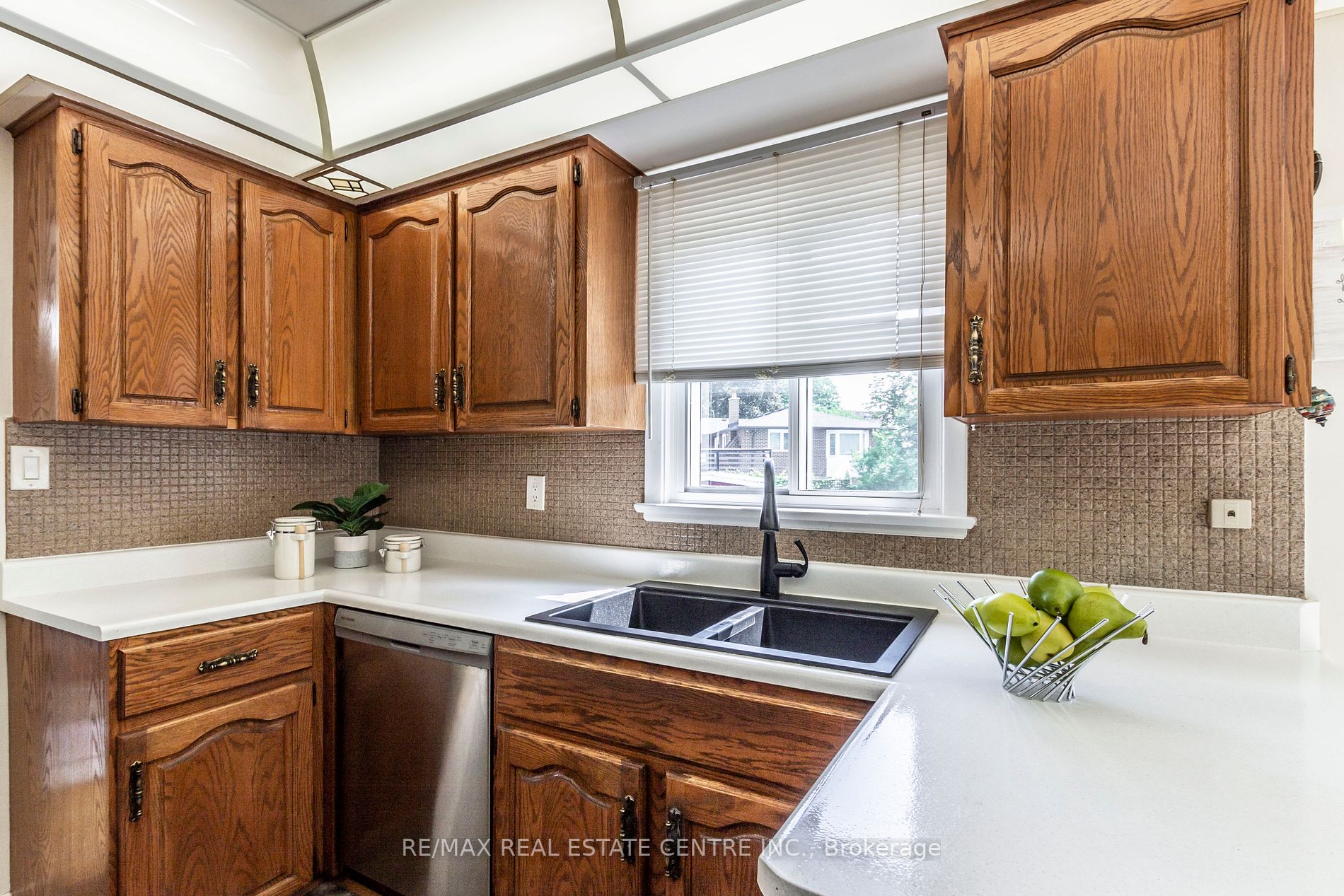 1174 Conyers Cres