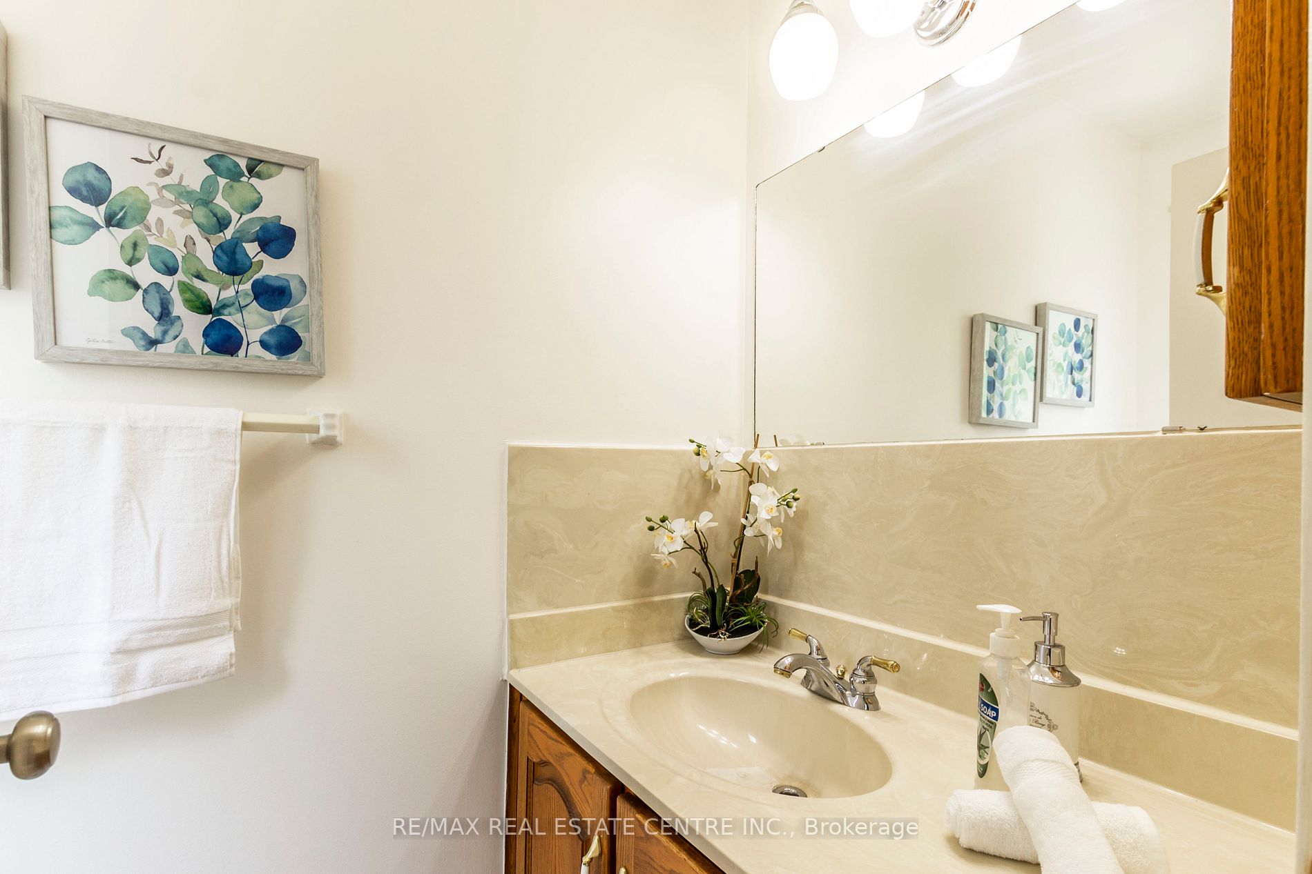 1174 Conyers Cres