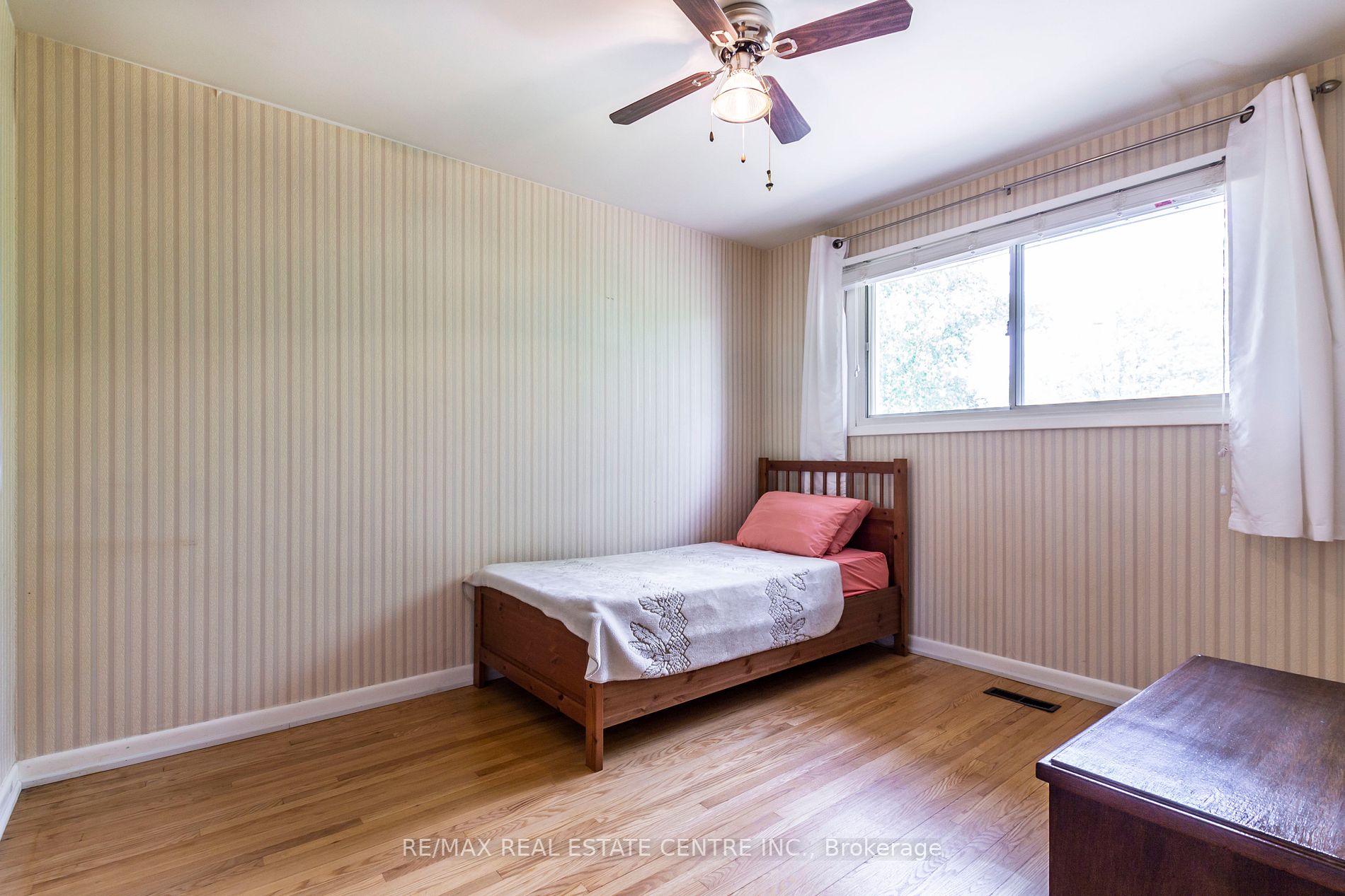 1174 Conyers Cres