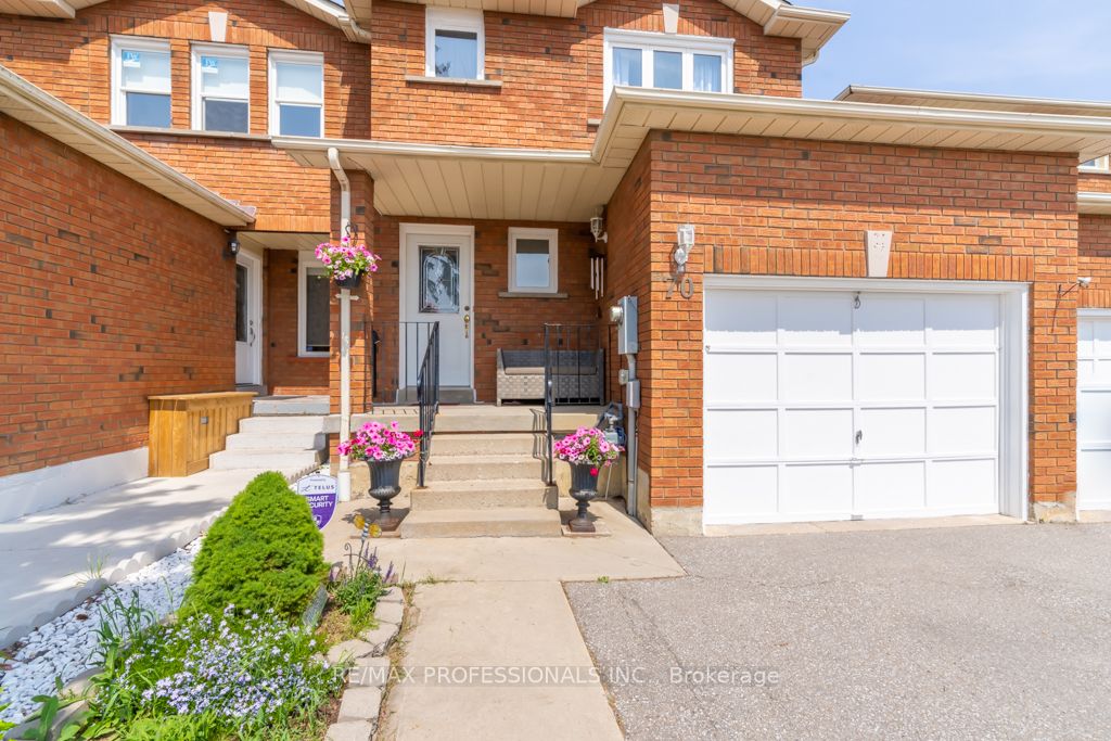 70 Dutch Cres