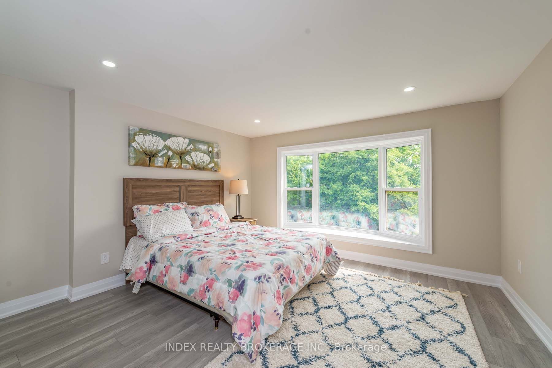 12 Dawnridge Tr