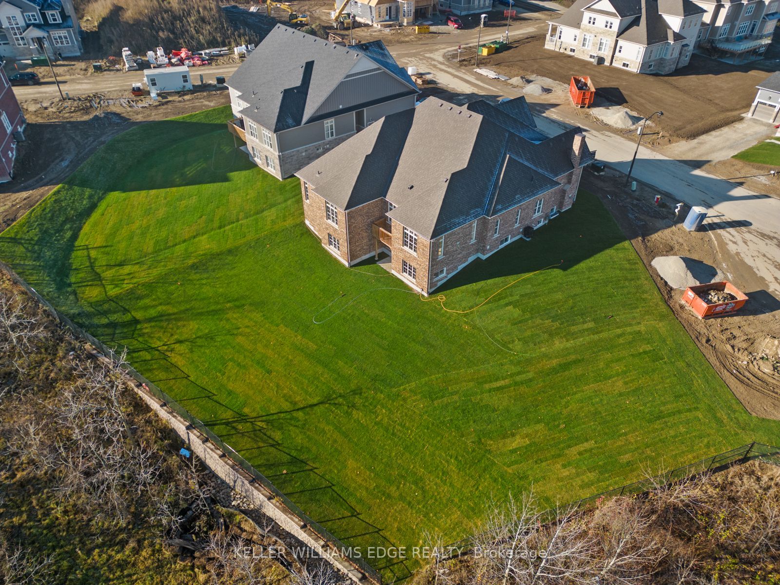 4 Jb Robson Crt