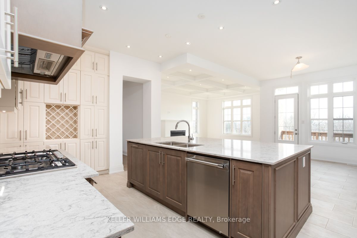 4 Jb Robson Crt