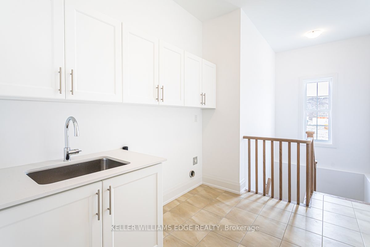 4 Jb Robson Crt