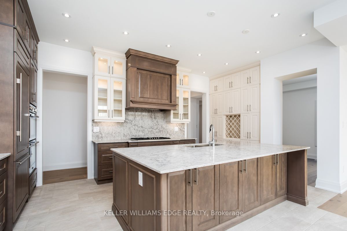 4 Jb Robson Crt