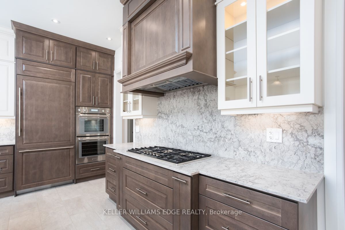 4 Jb Robson Crt