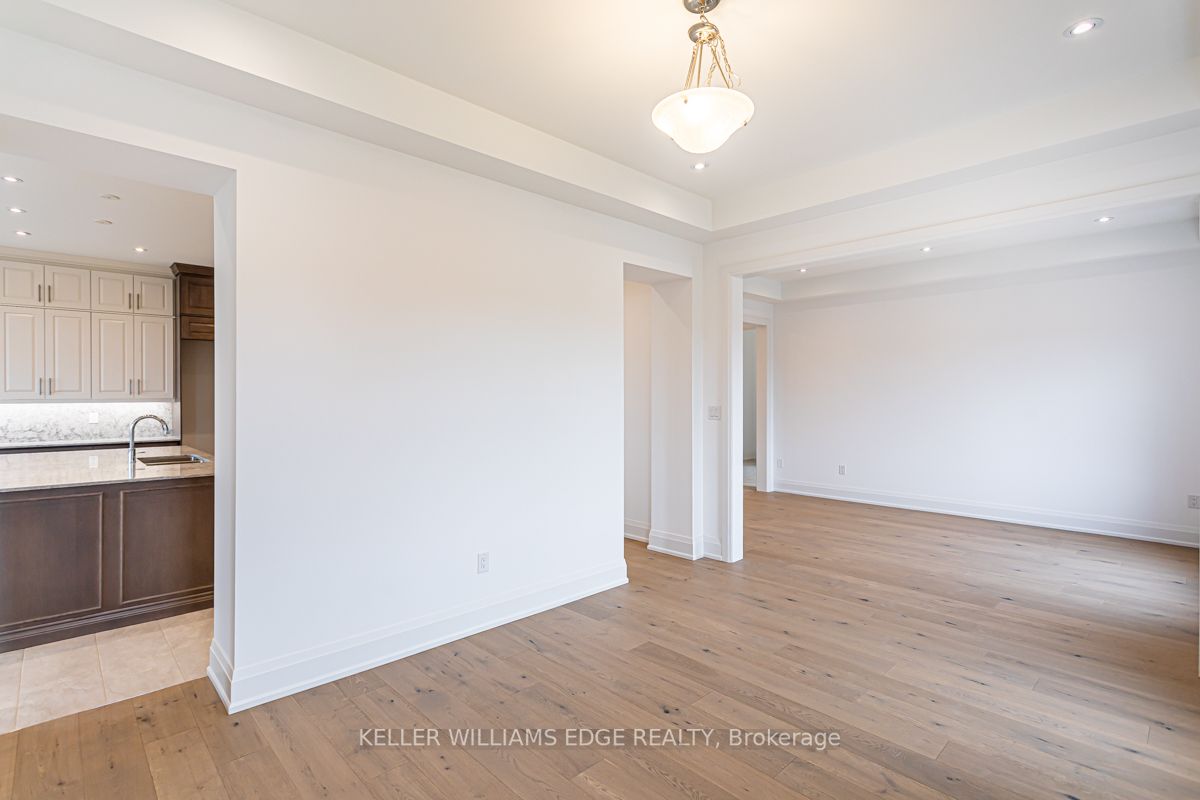 4 Jb Robson Crt
