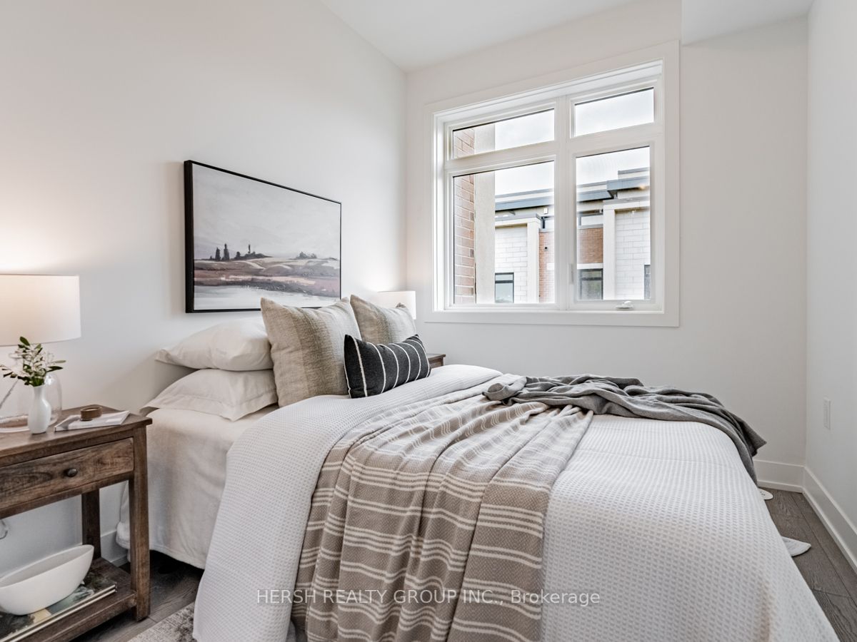 1095 Douglas McCurdy Comm, #256