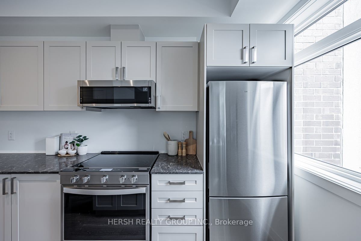 1095 Douglas McCurdy Comm, #256