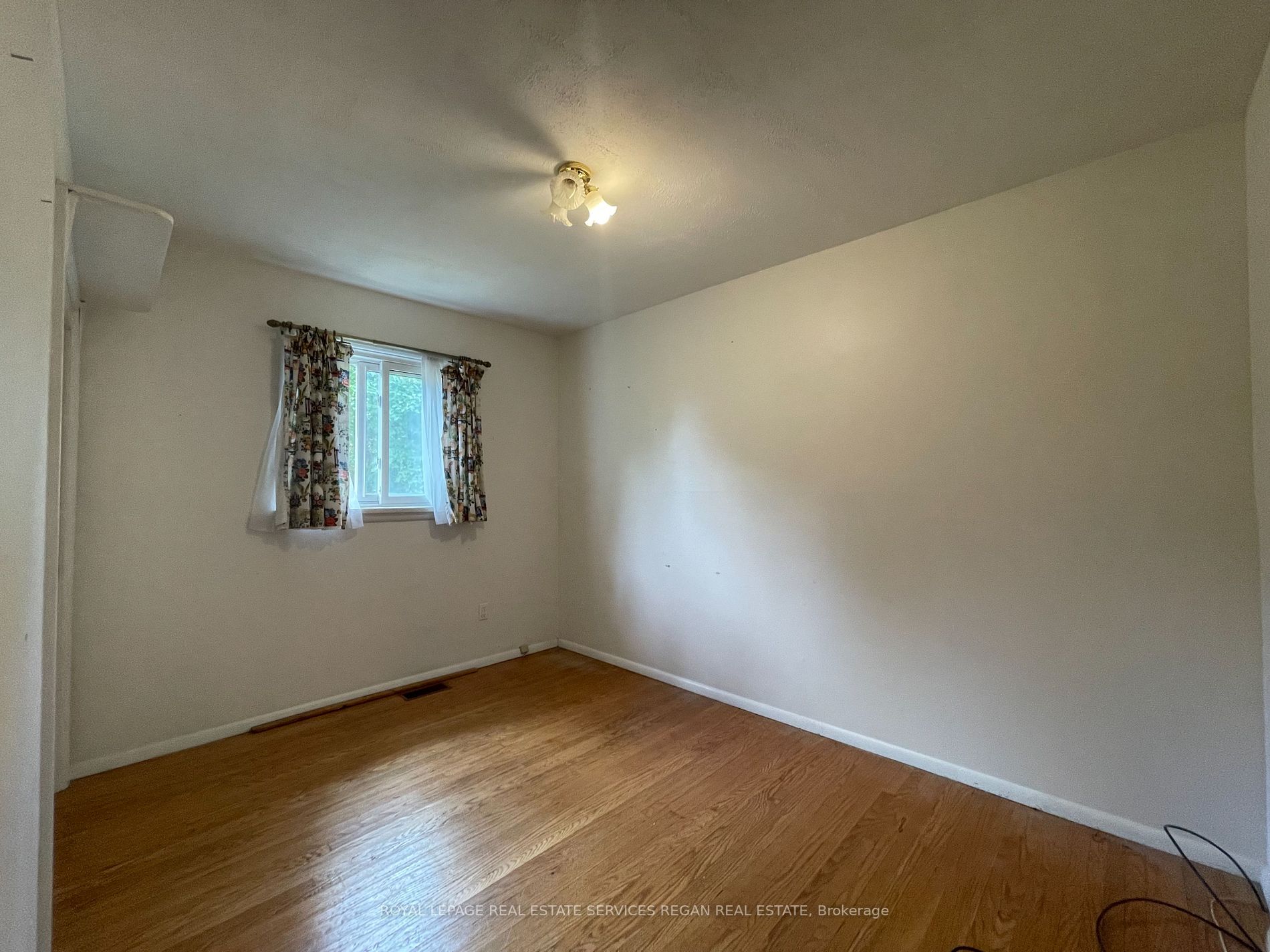 1032 Roosevelt Rd