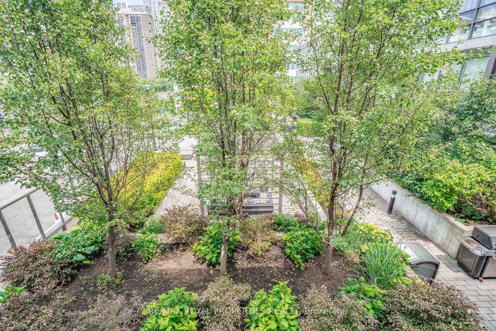 8 Fieldway Road, #512