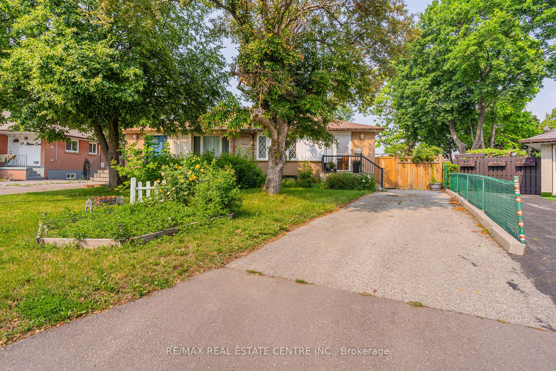 13 Albion Cres