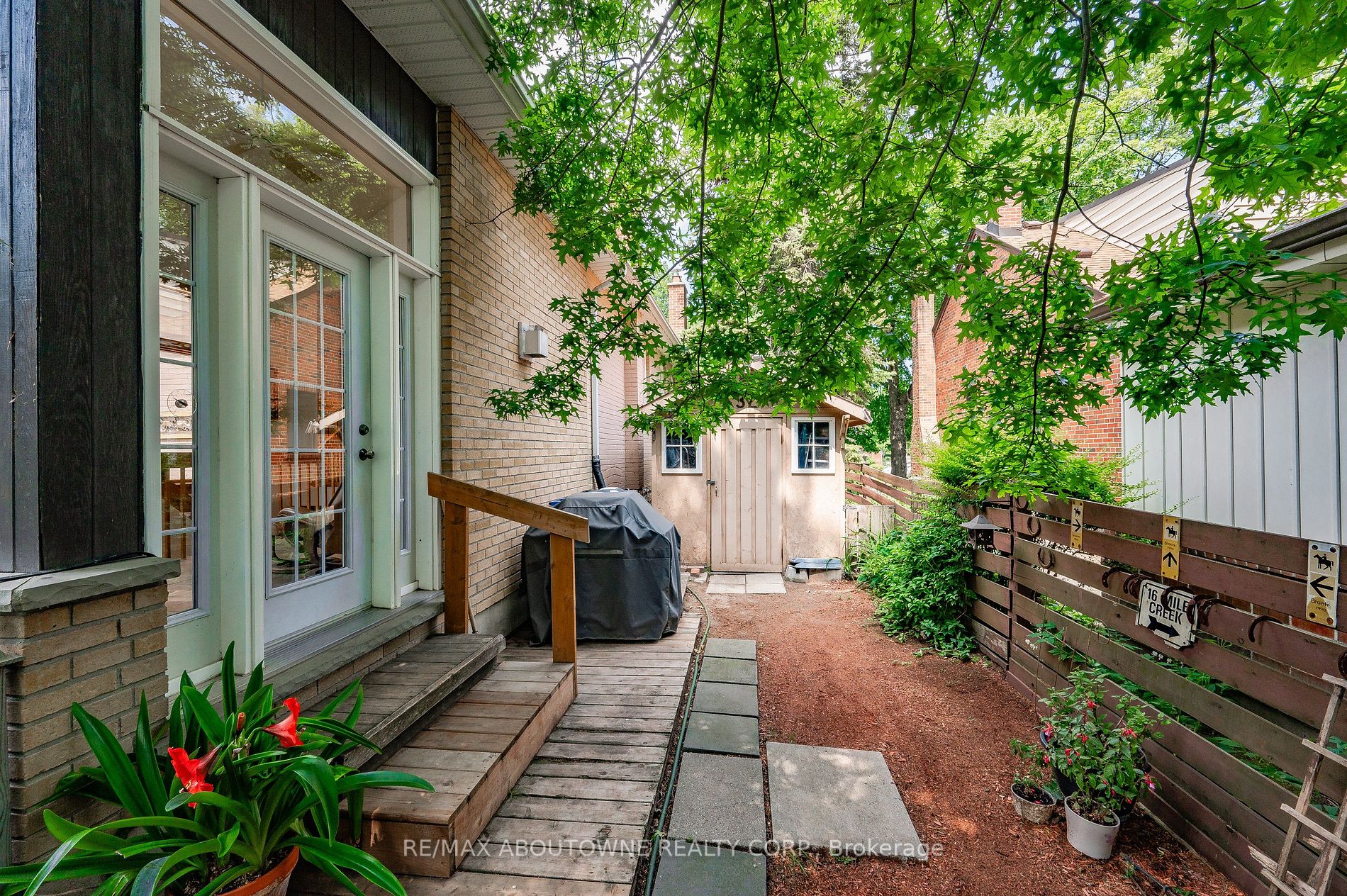 32 Wenonah Dr