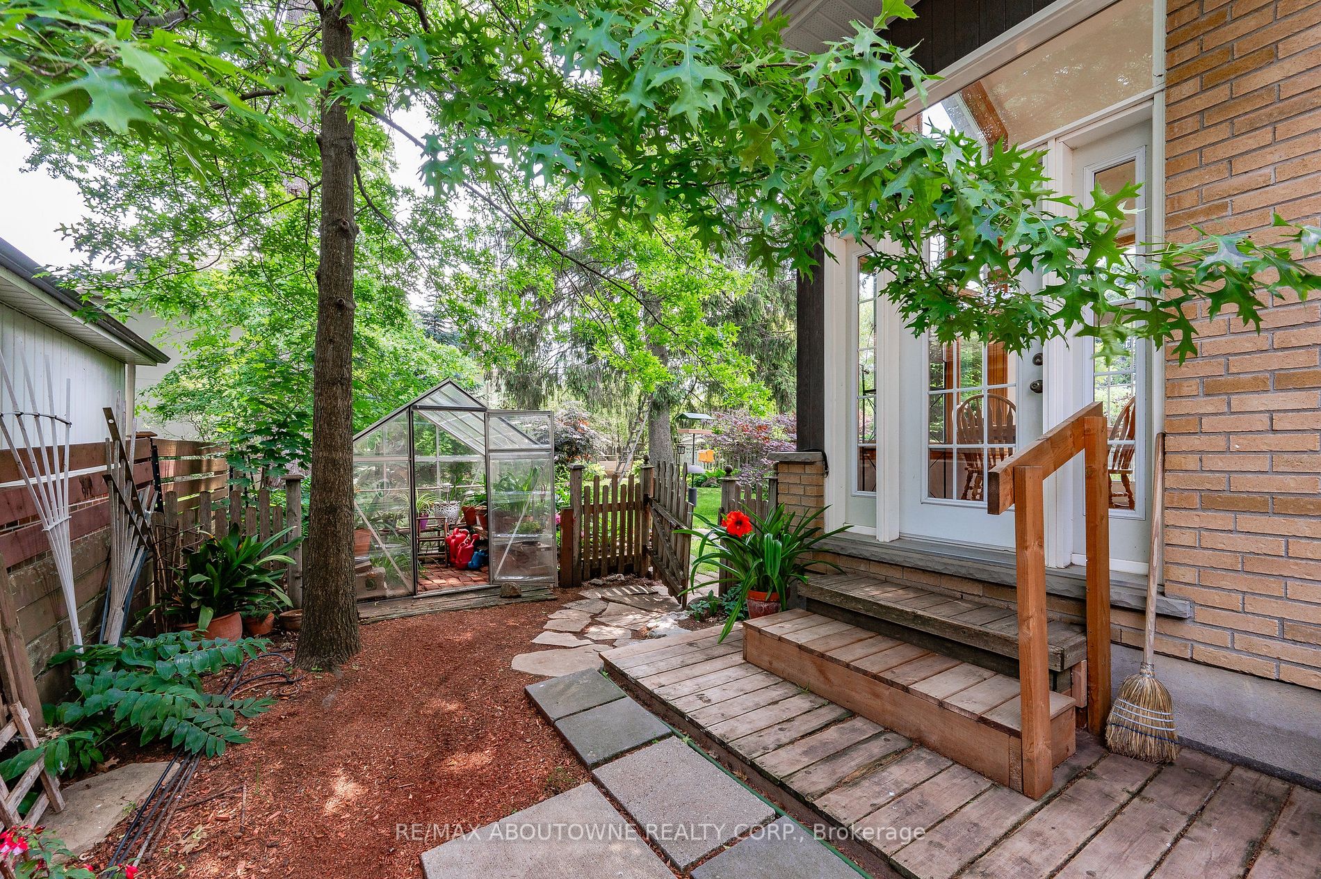 32 Wenonah Dr