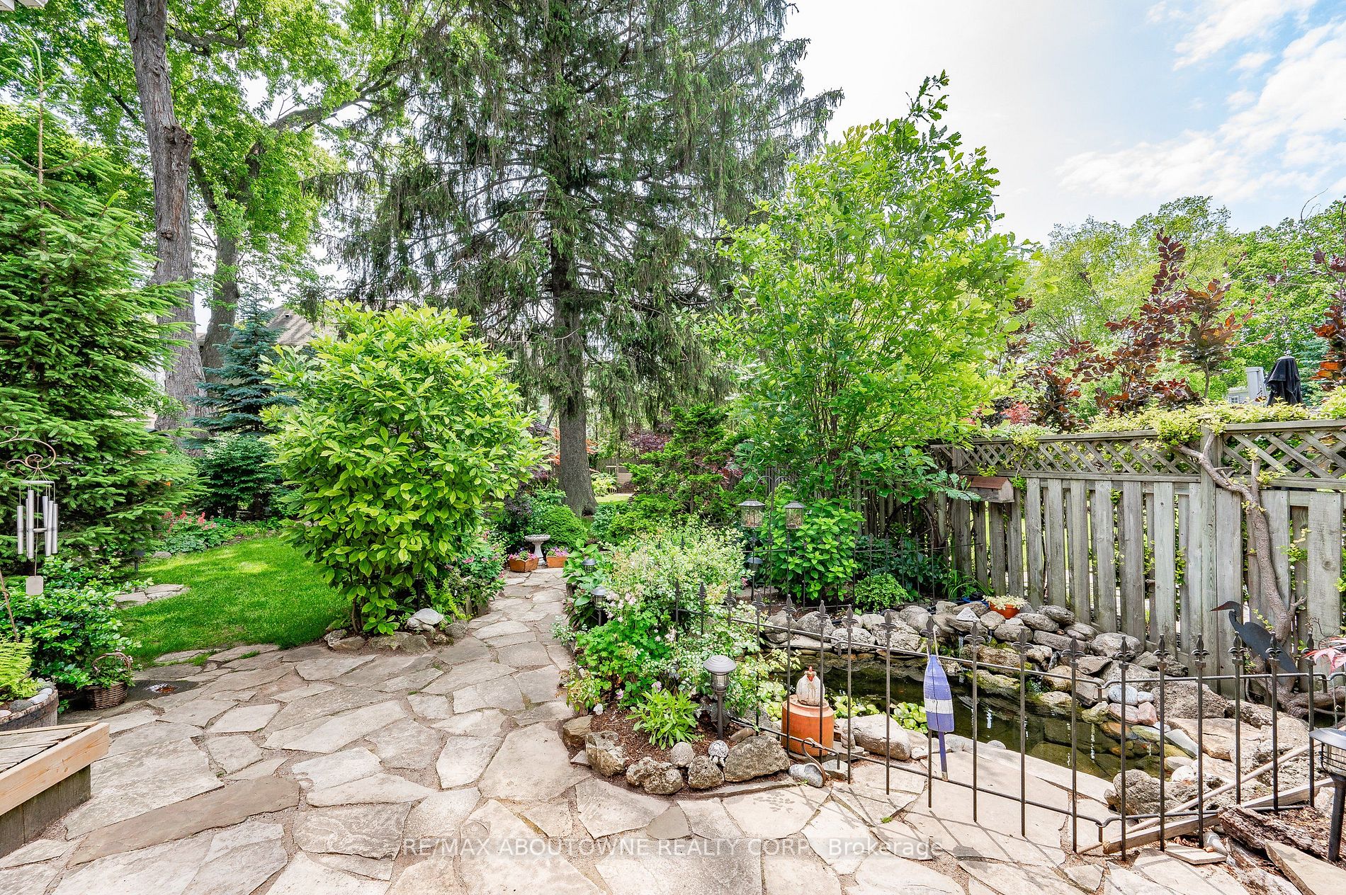 32 Wenonah Dr