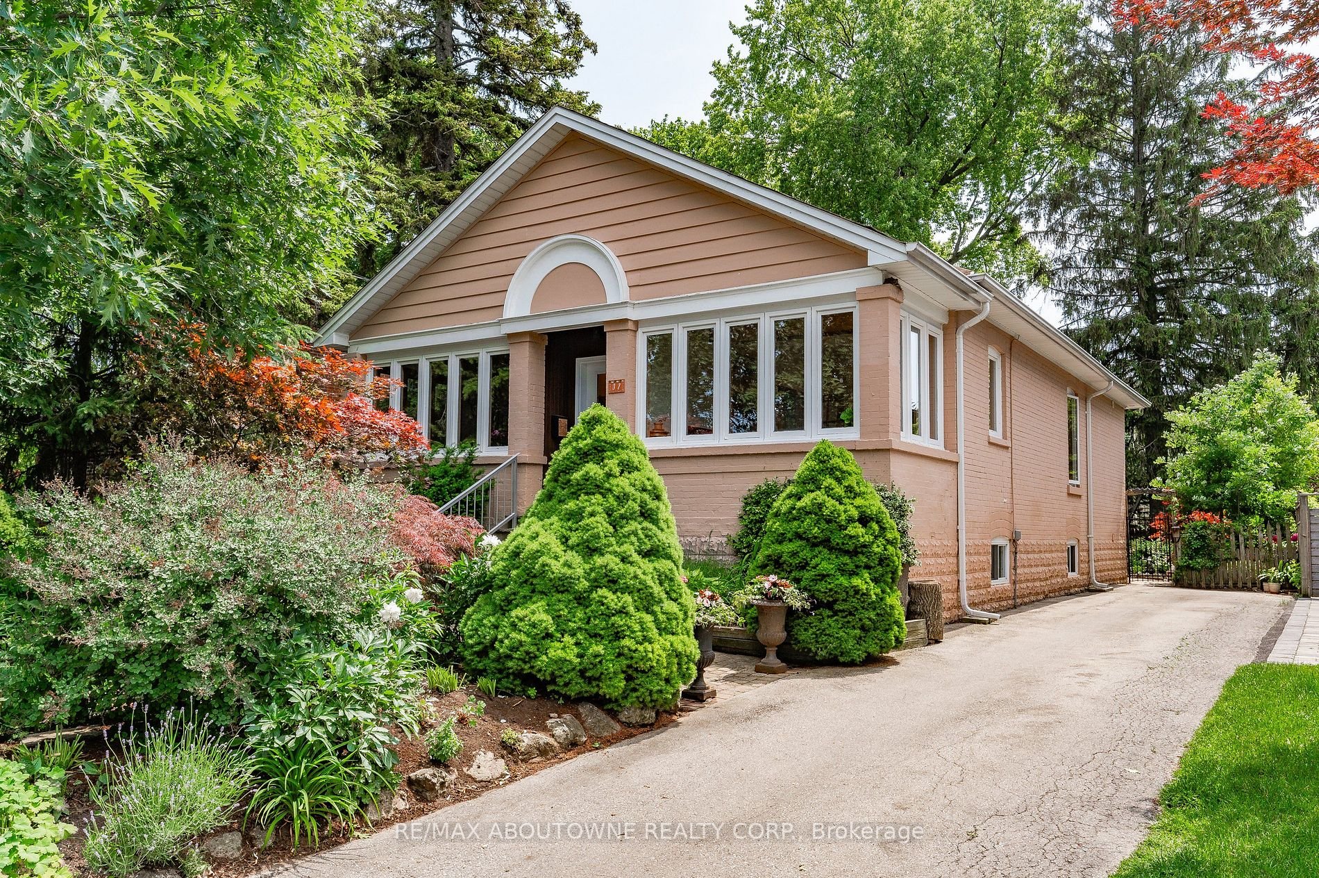 32 Wenonah Dr