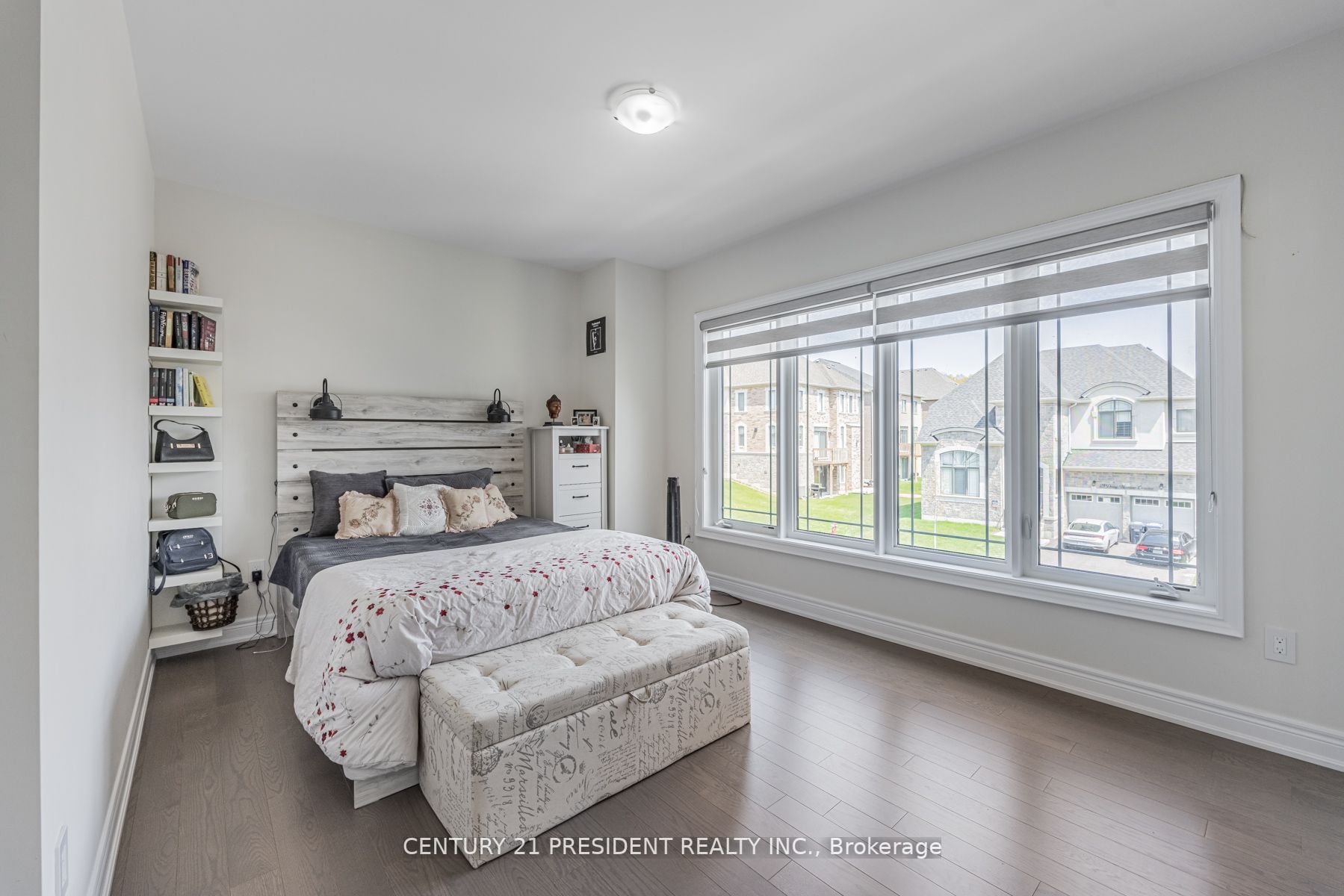 24 Daisy Meadow Cres W