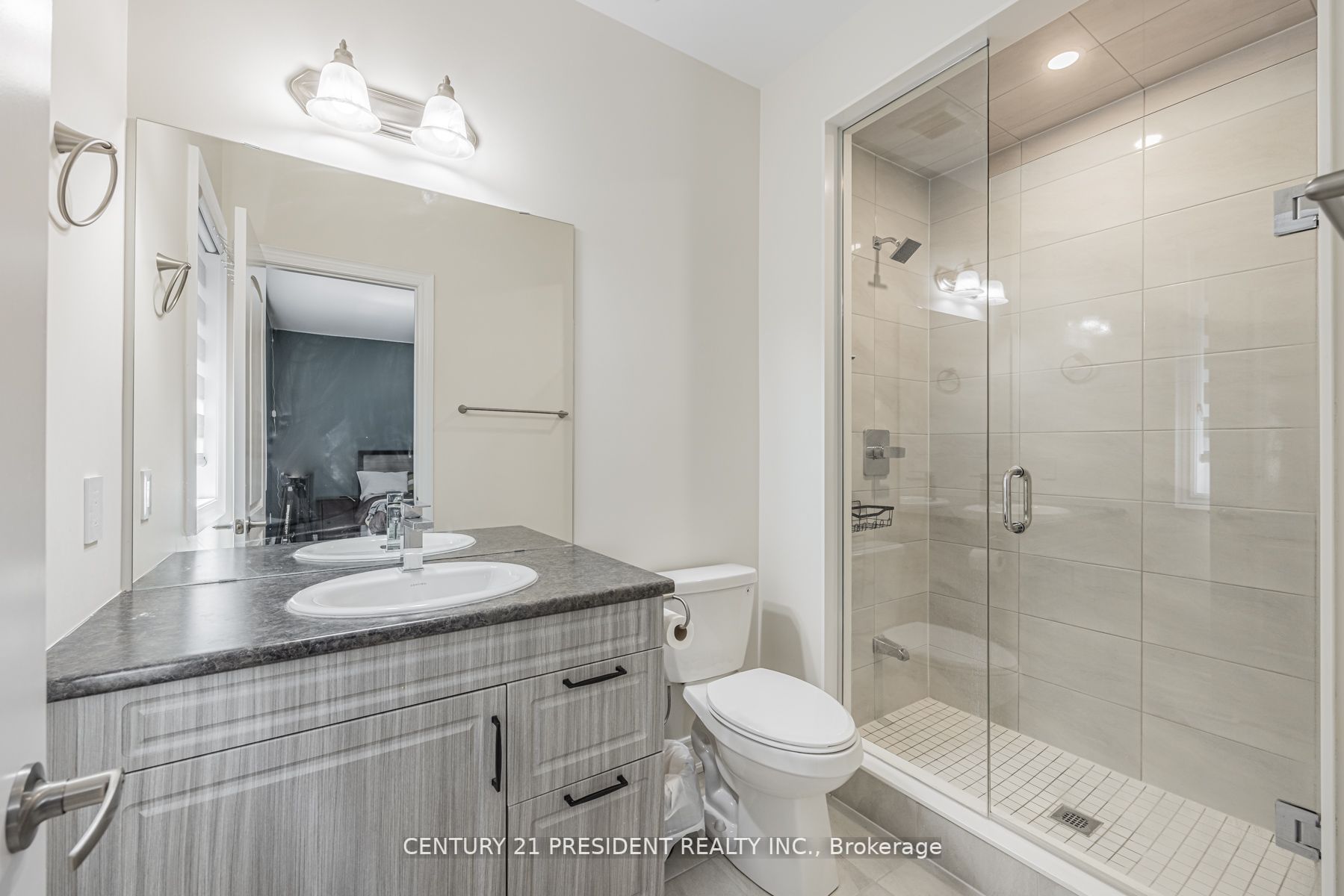 24 Daisy Meadow Cres W