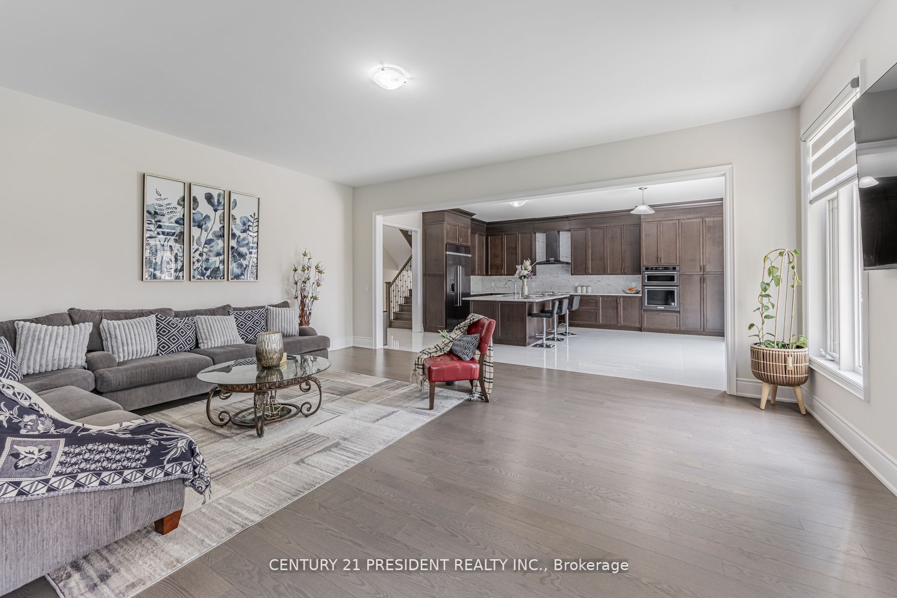 24 Daisy Meadow Cres W