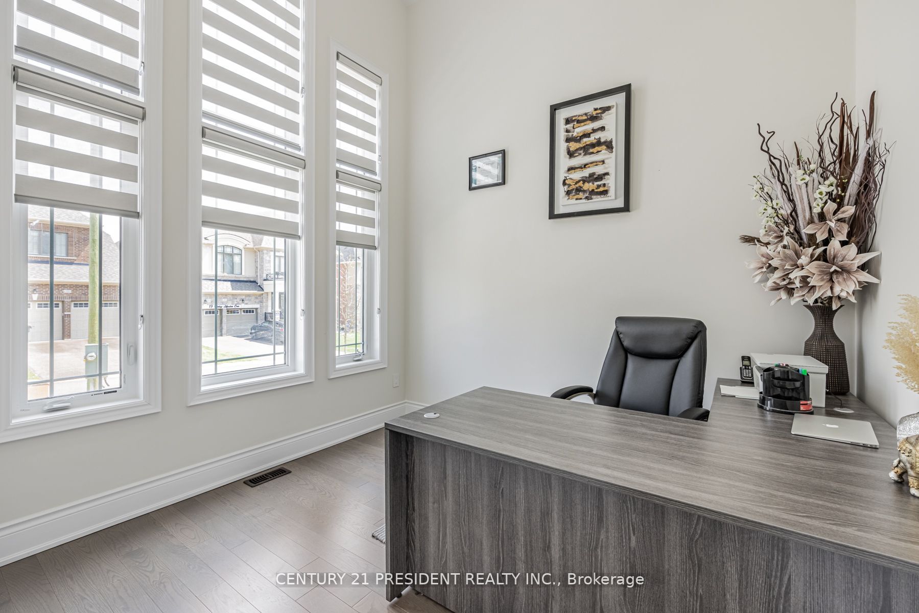 24 Daisy Meadow Cres W