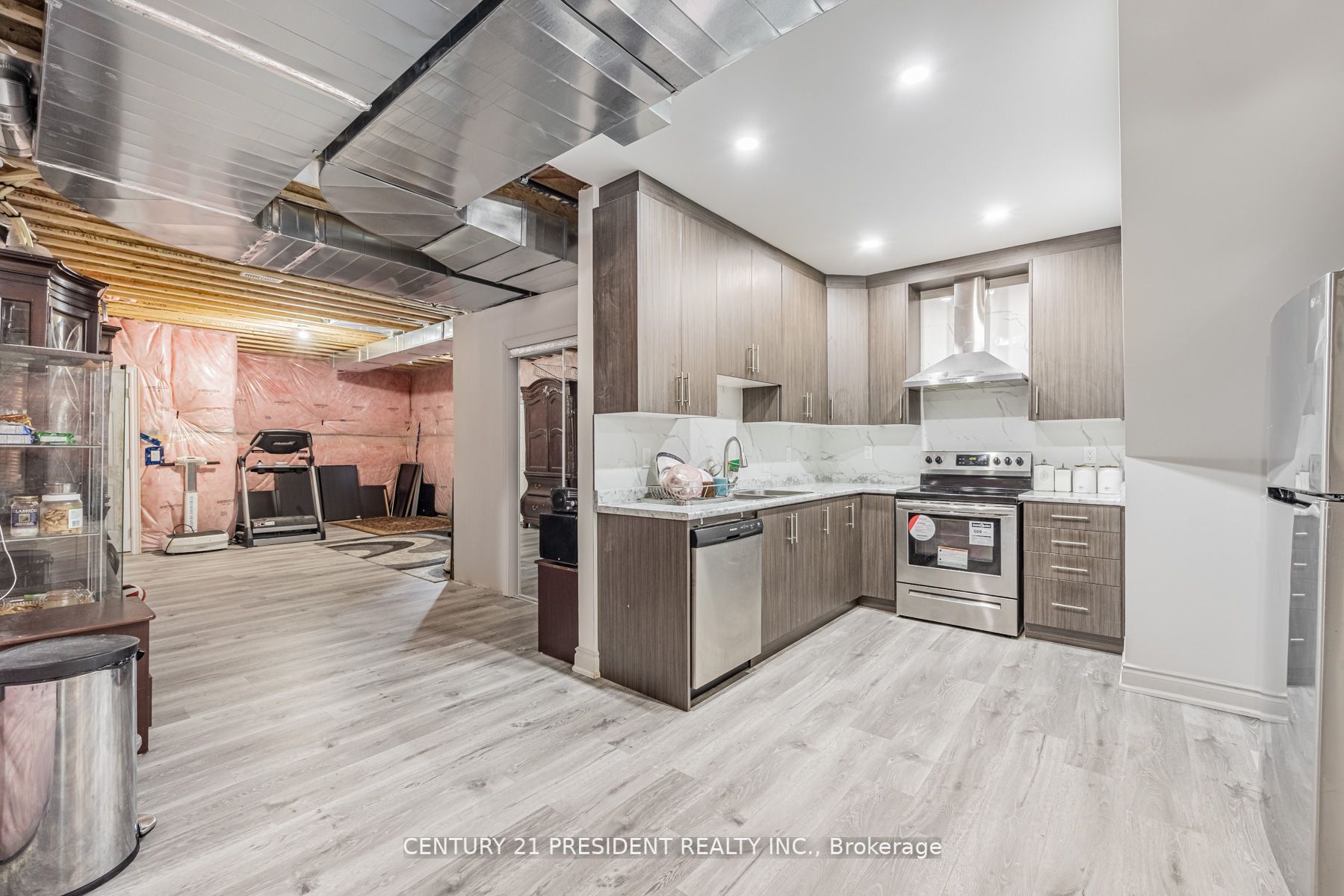 24 Daisy Meadow Cres W