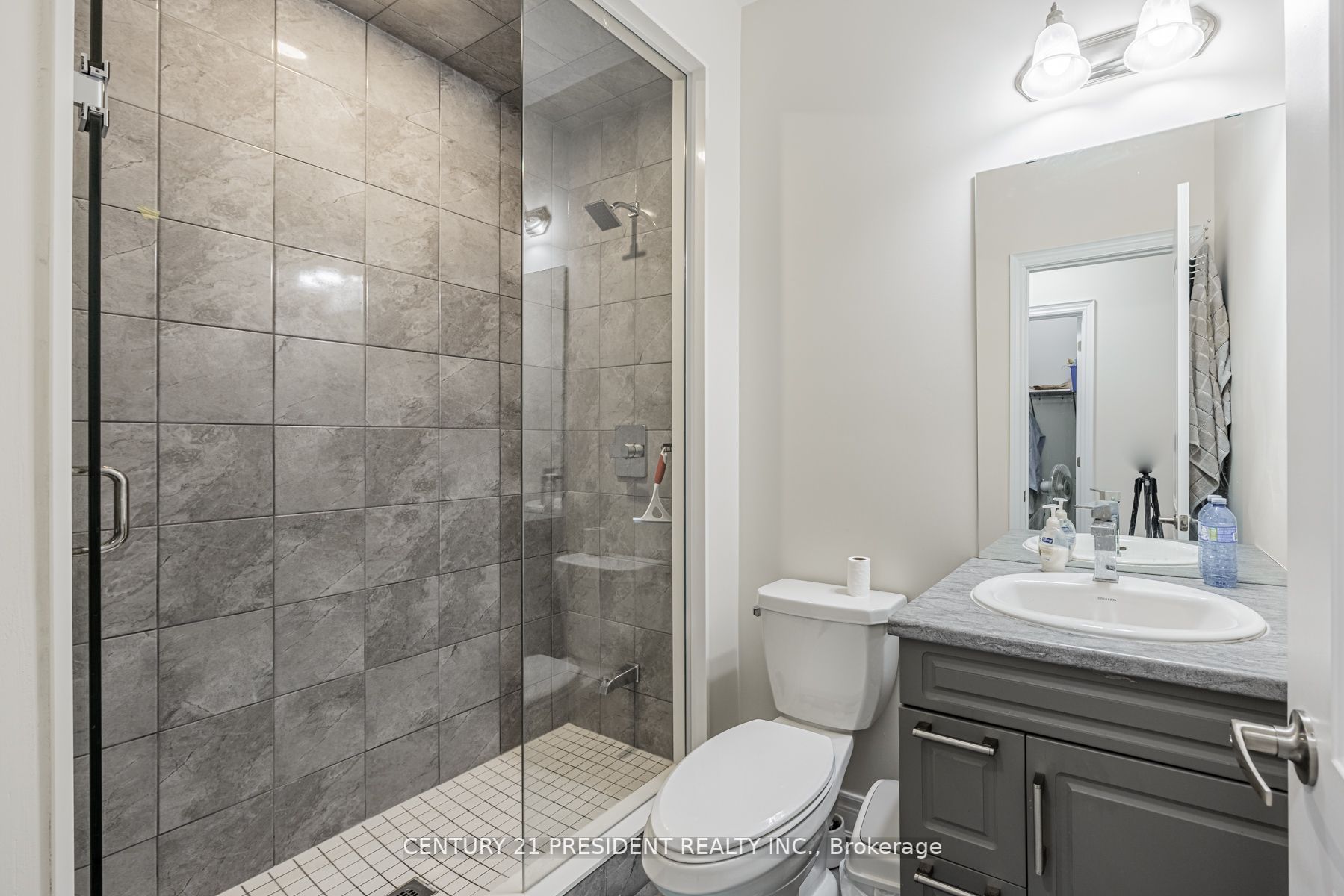 24 Daisy Meadow Cres W