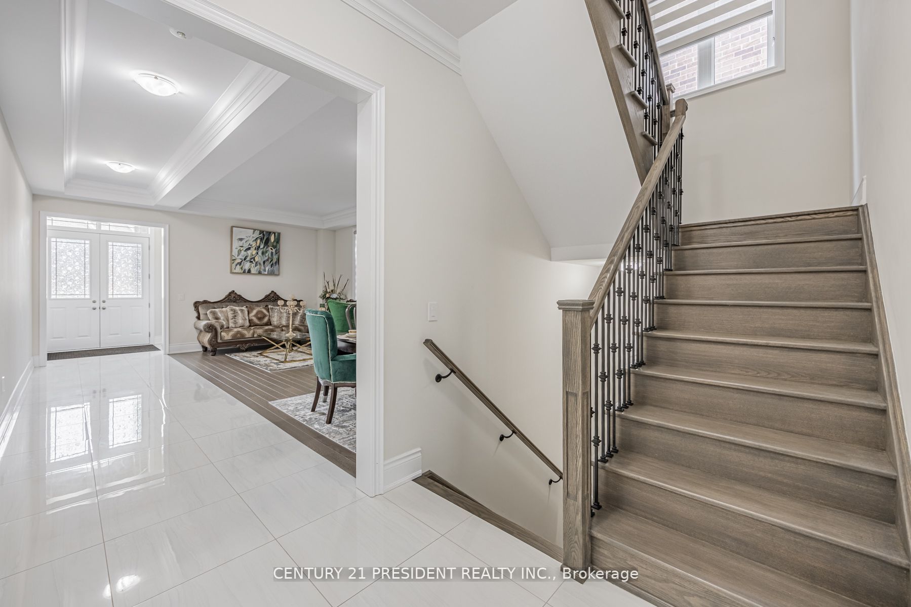 24 Daisy Meadow Cres W