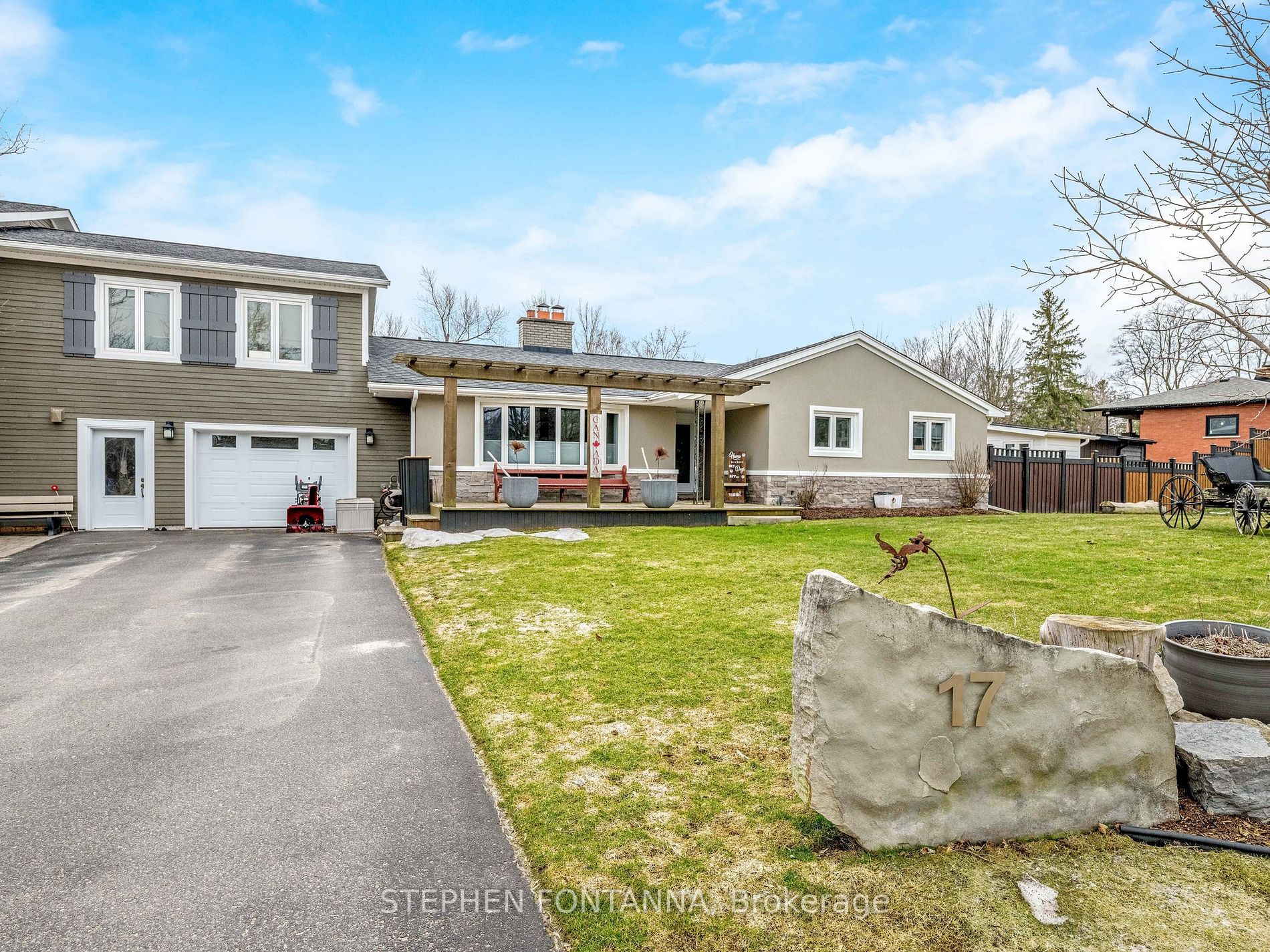 17 Glen Crescent Dr