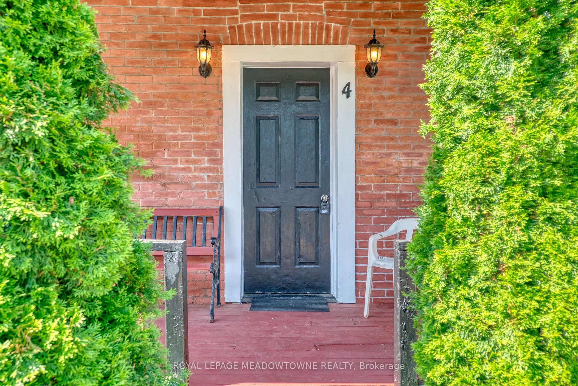 4 Main Street S