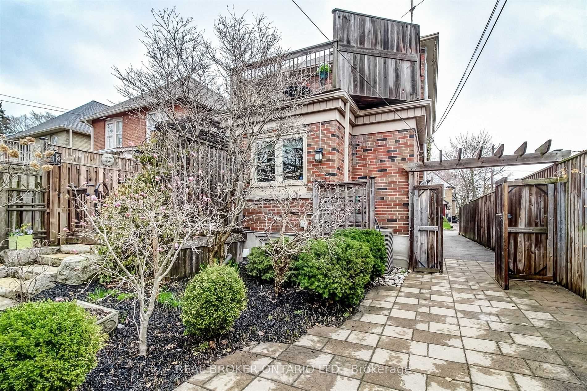 12 Grenview Blvd N