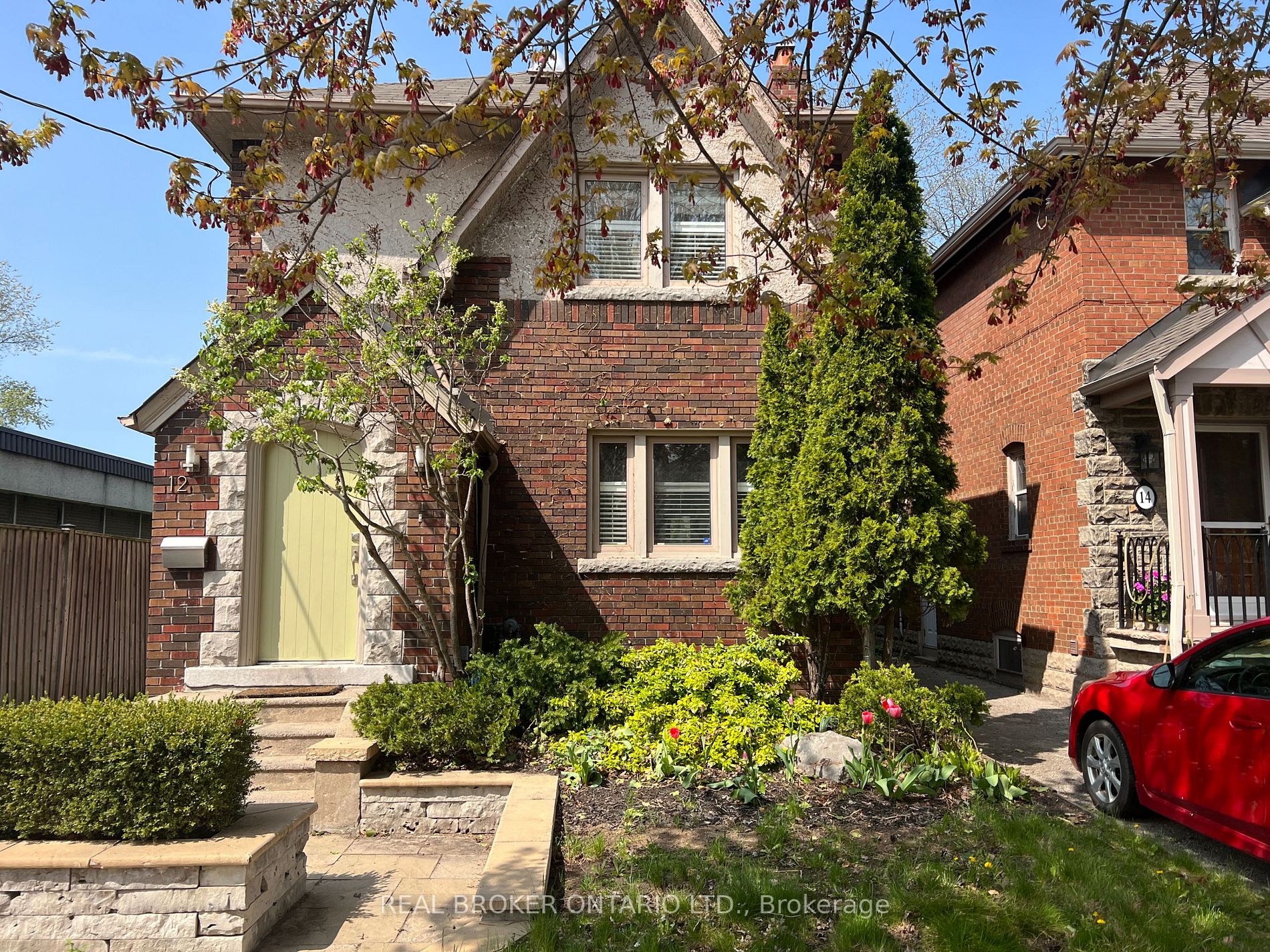 12 Grenview Blvd N
