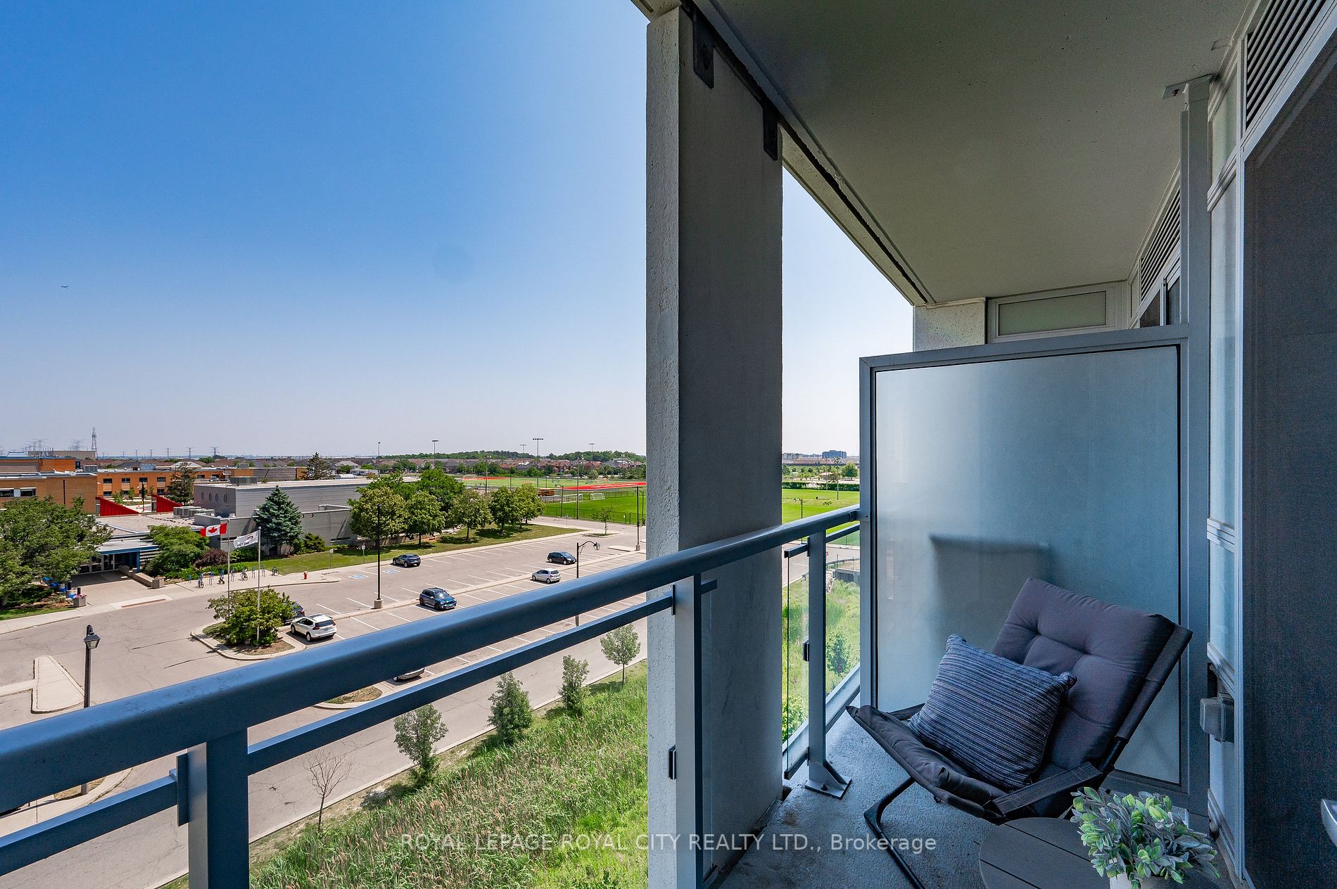 1050 Main St E, #517