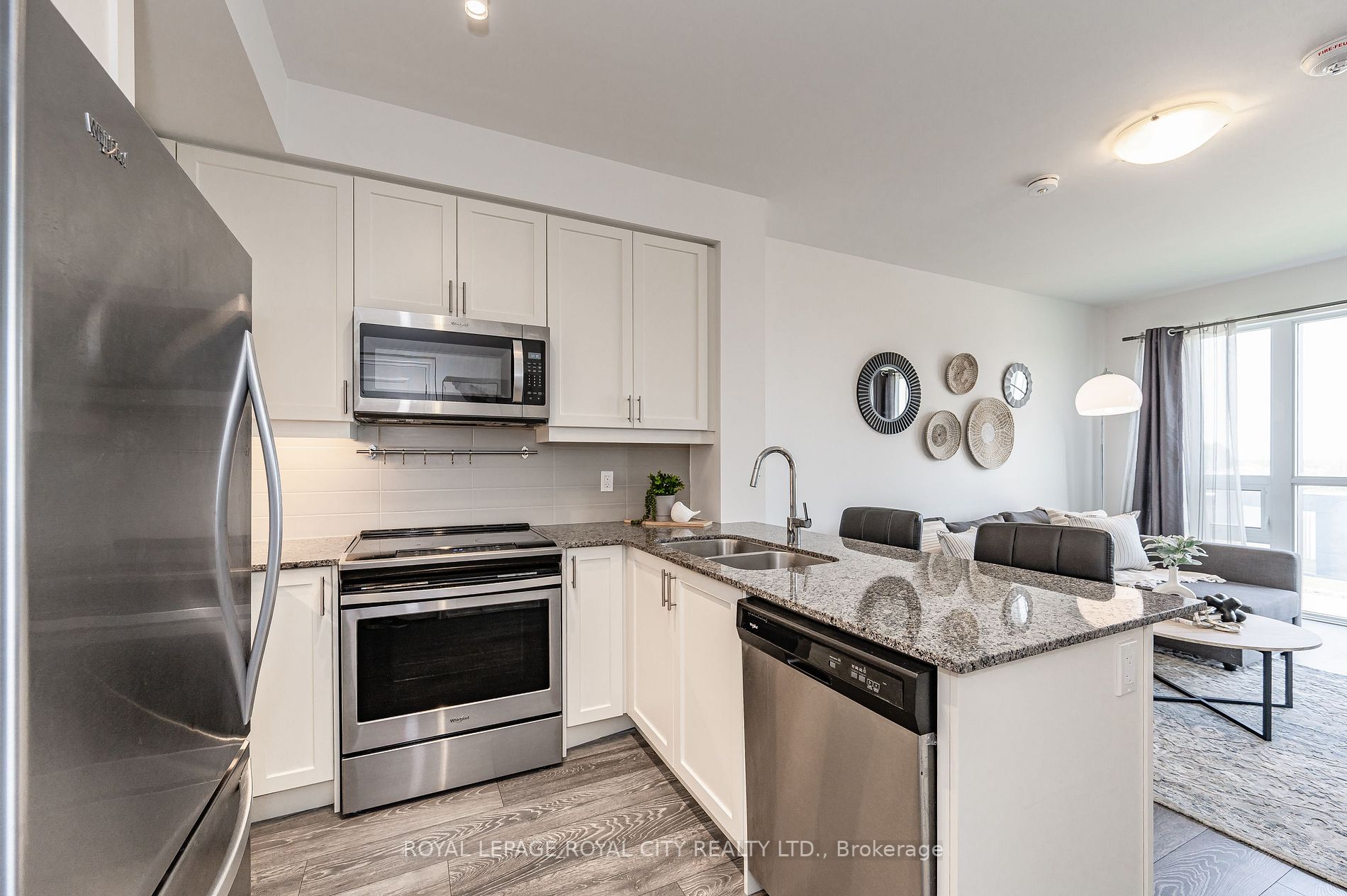 1050 Main St E, #517