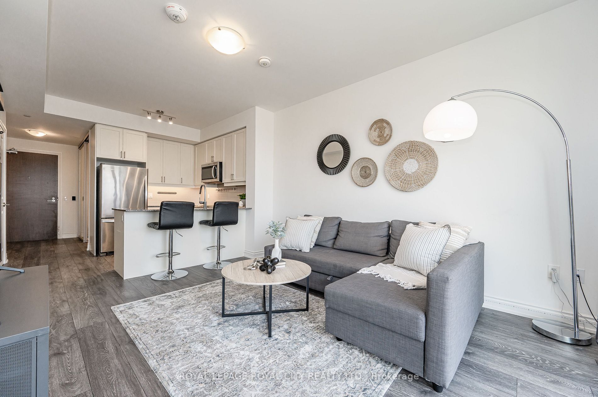 1050 Main St E, #517