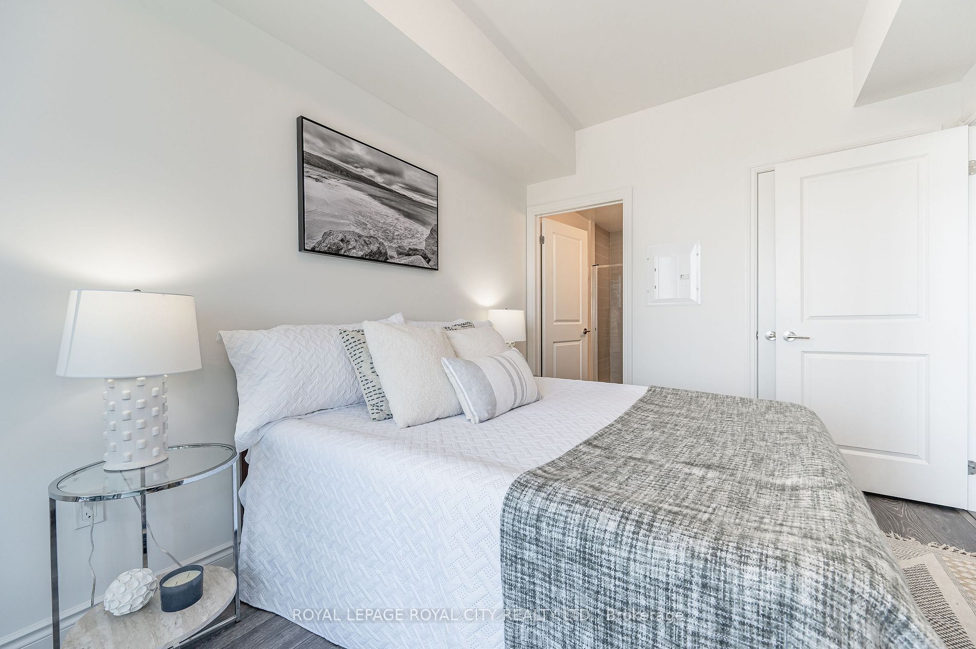 1050 Main St E, #517