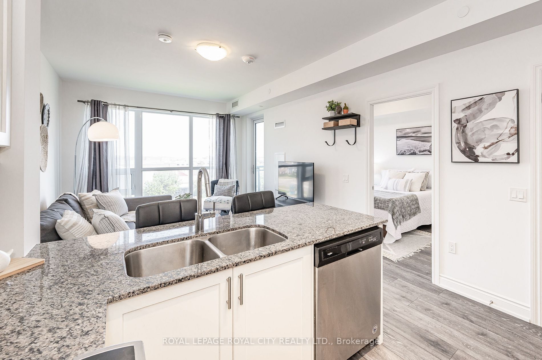 1050 Main St E, #517