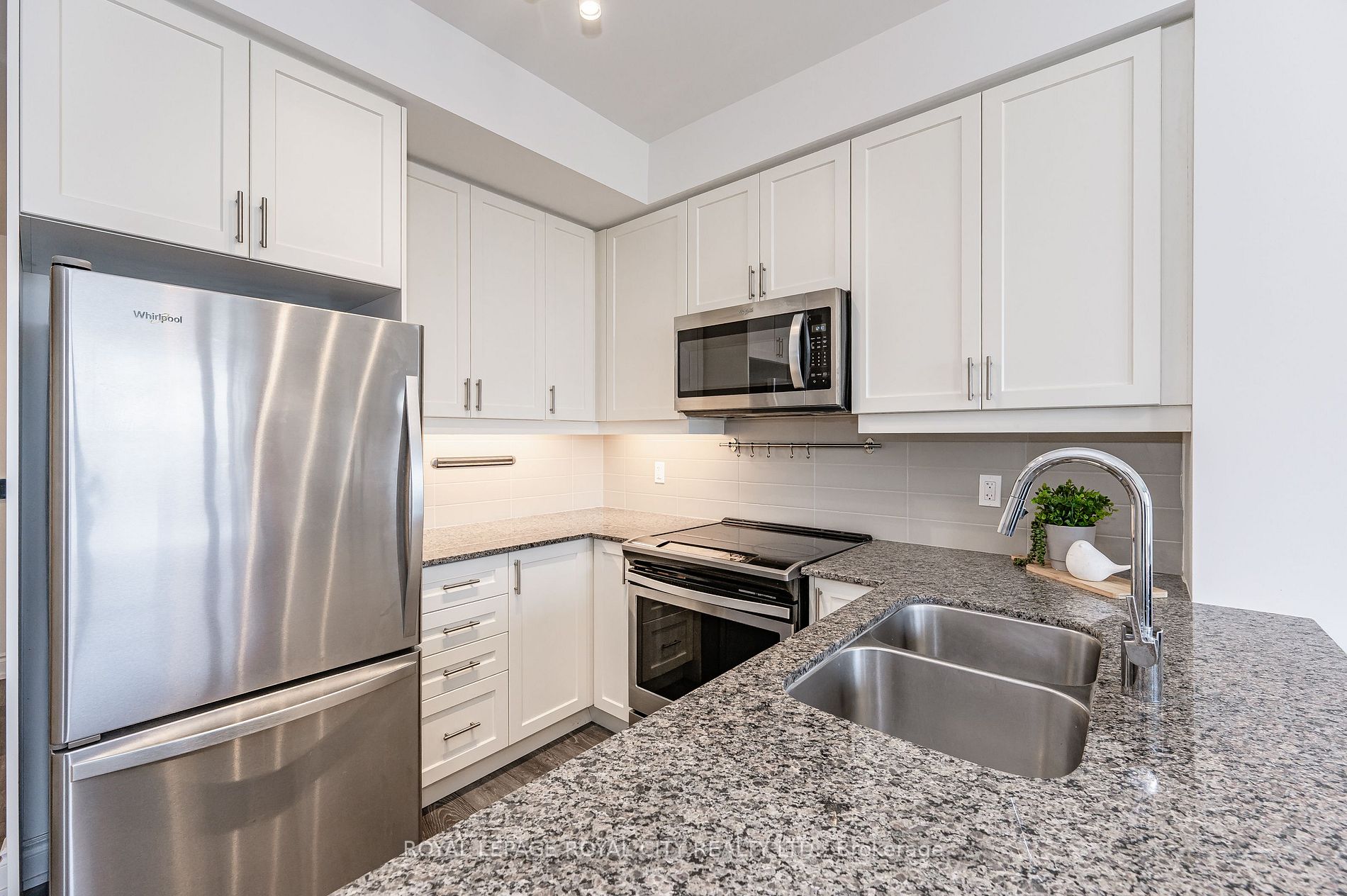 1050 Main St E, #517