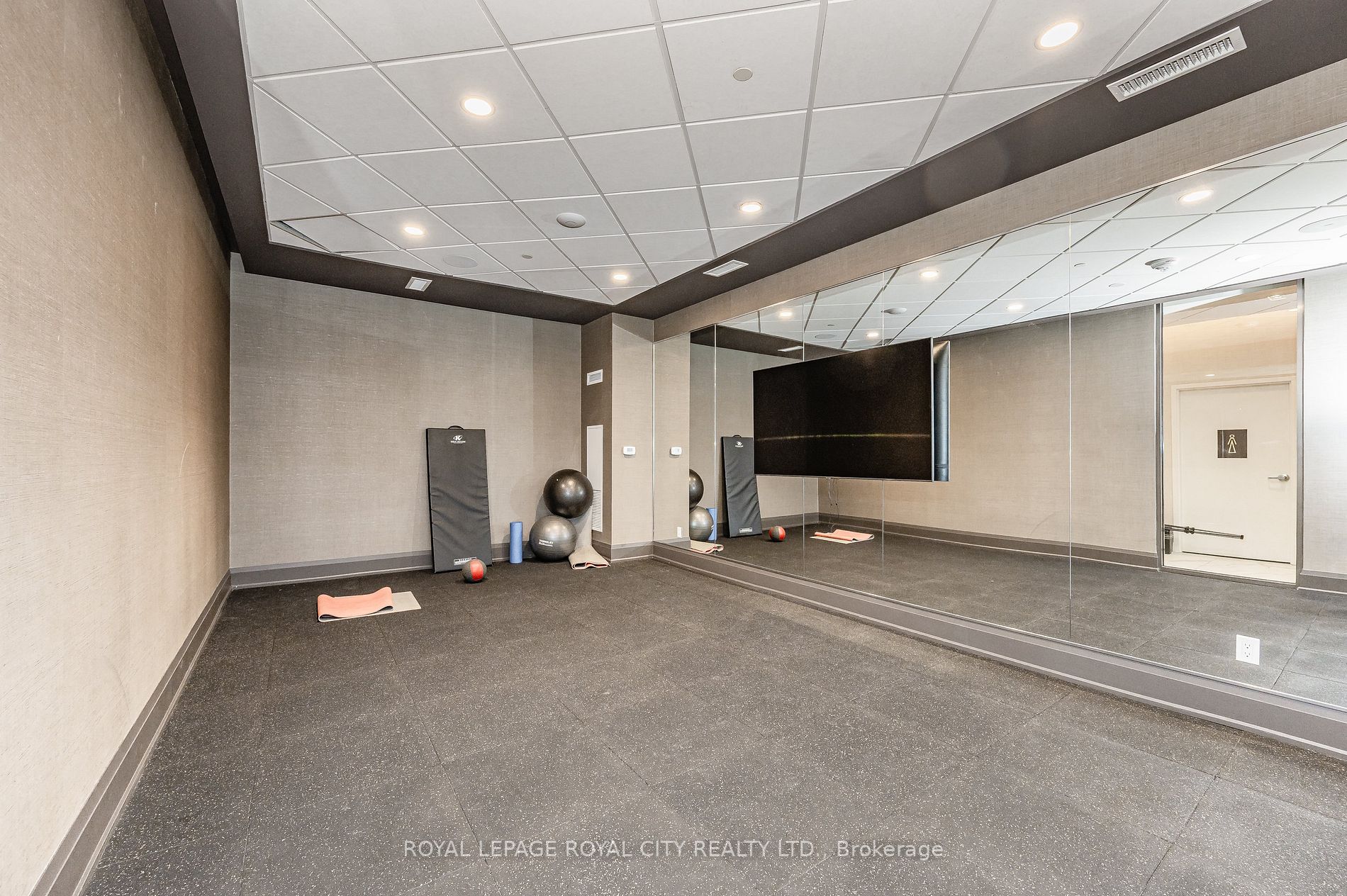 1050 Main St E, #517