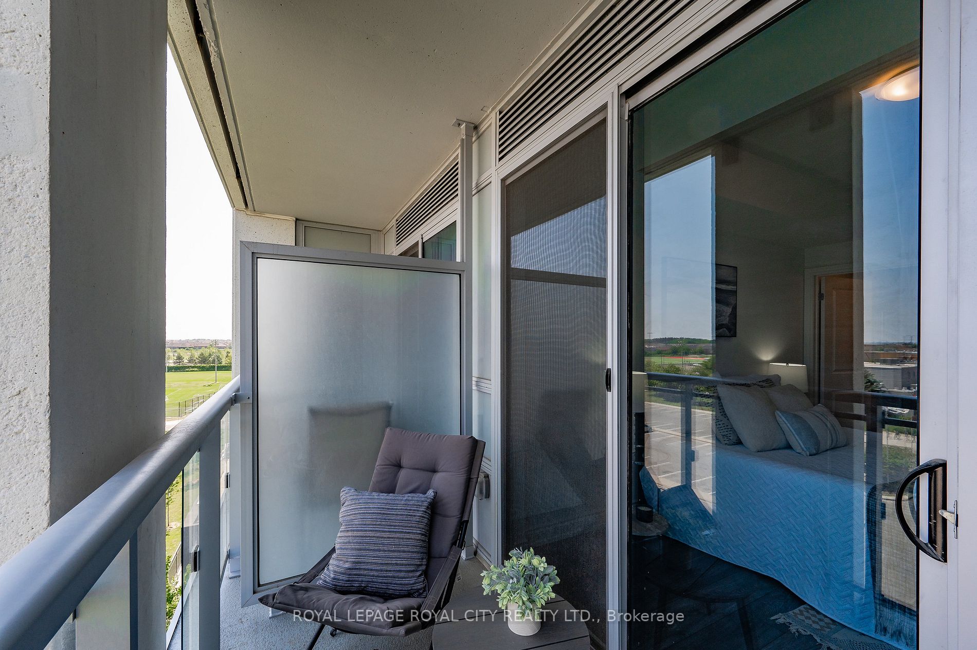 1050 Main St E, #517