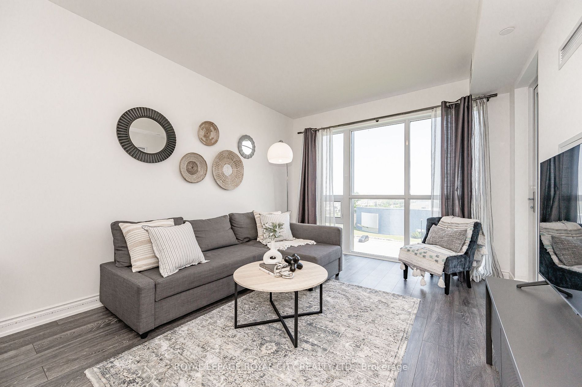 1050 Main St E, #517