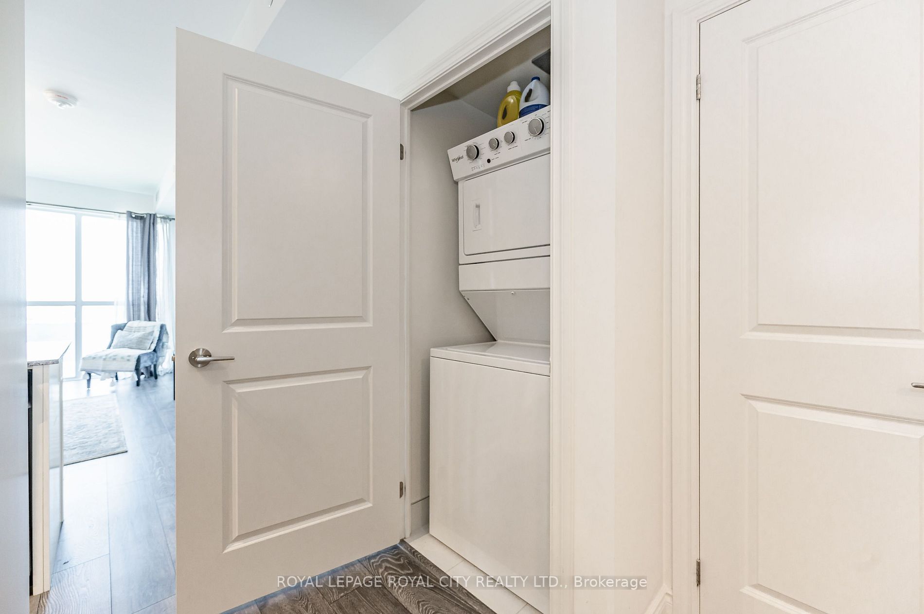 1050 Main St E, #517