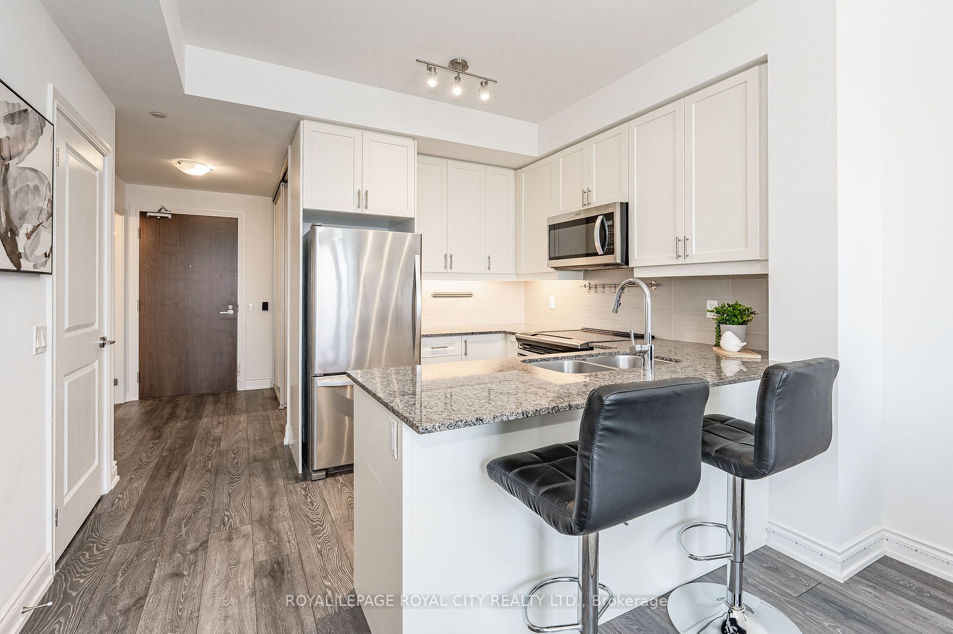 1050 Main St E, #517