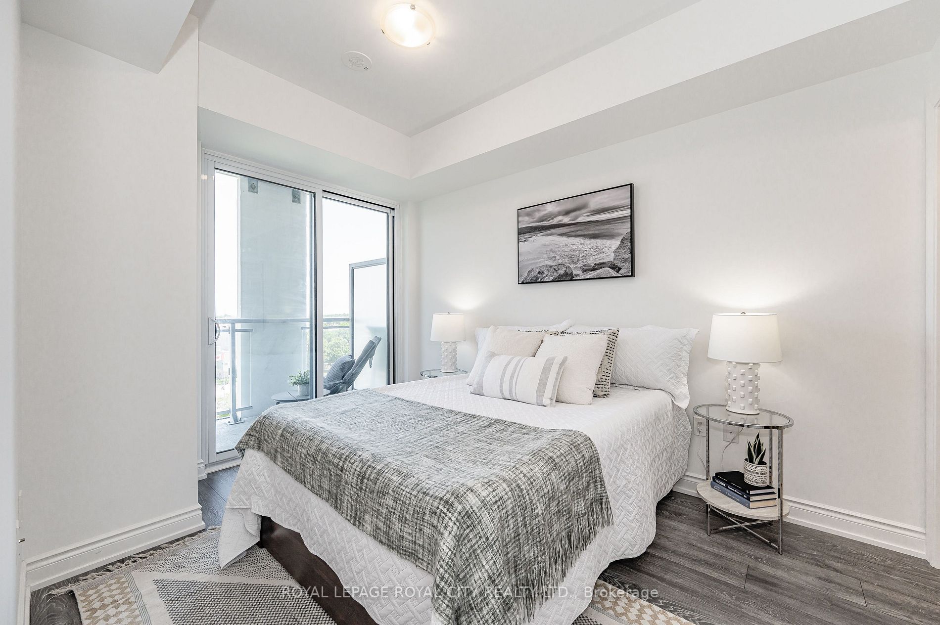 1050 Main St E, #517