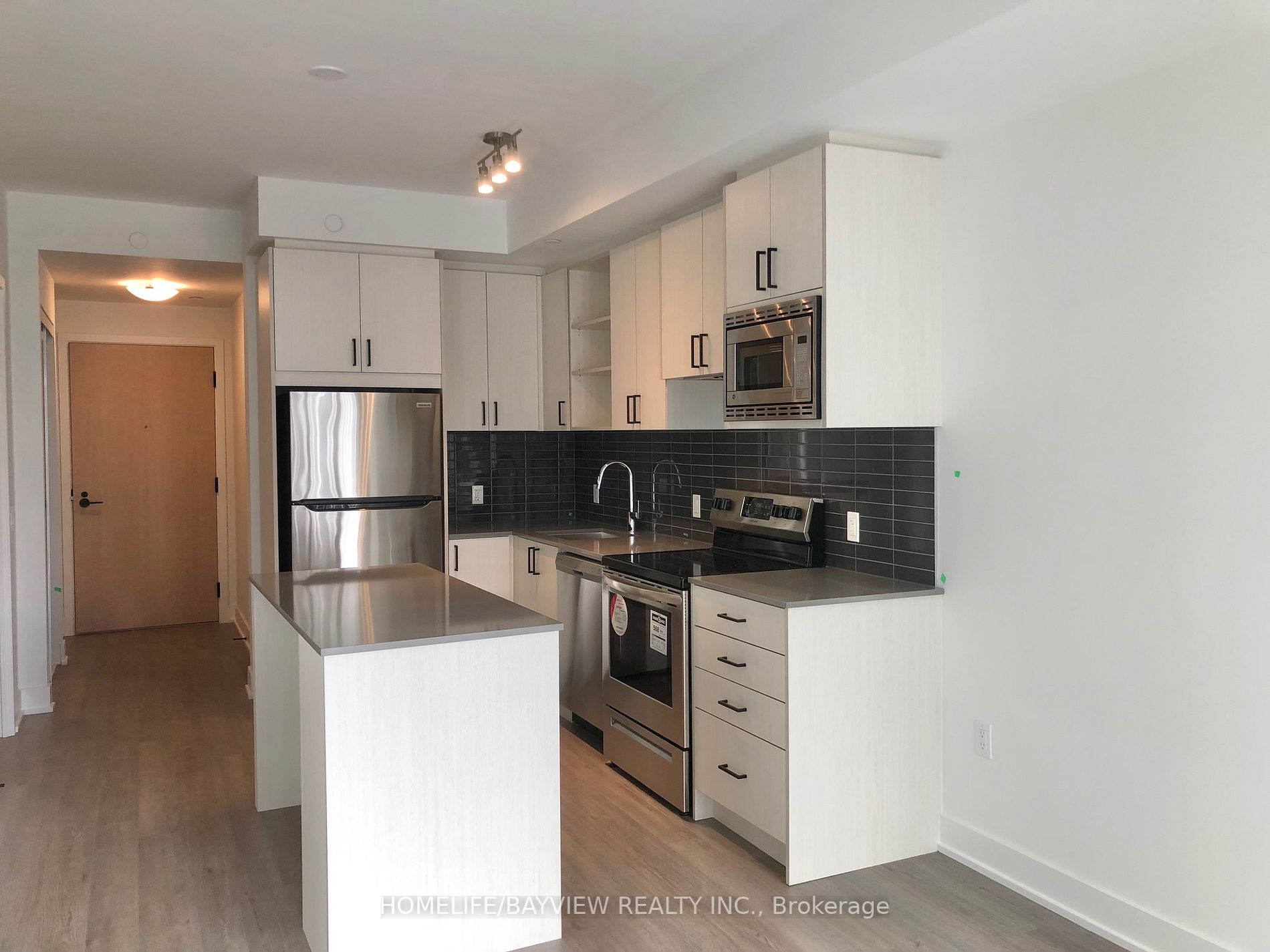 60 George Butchart Dr, #618